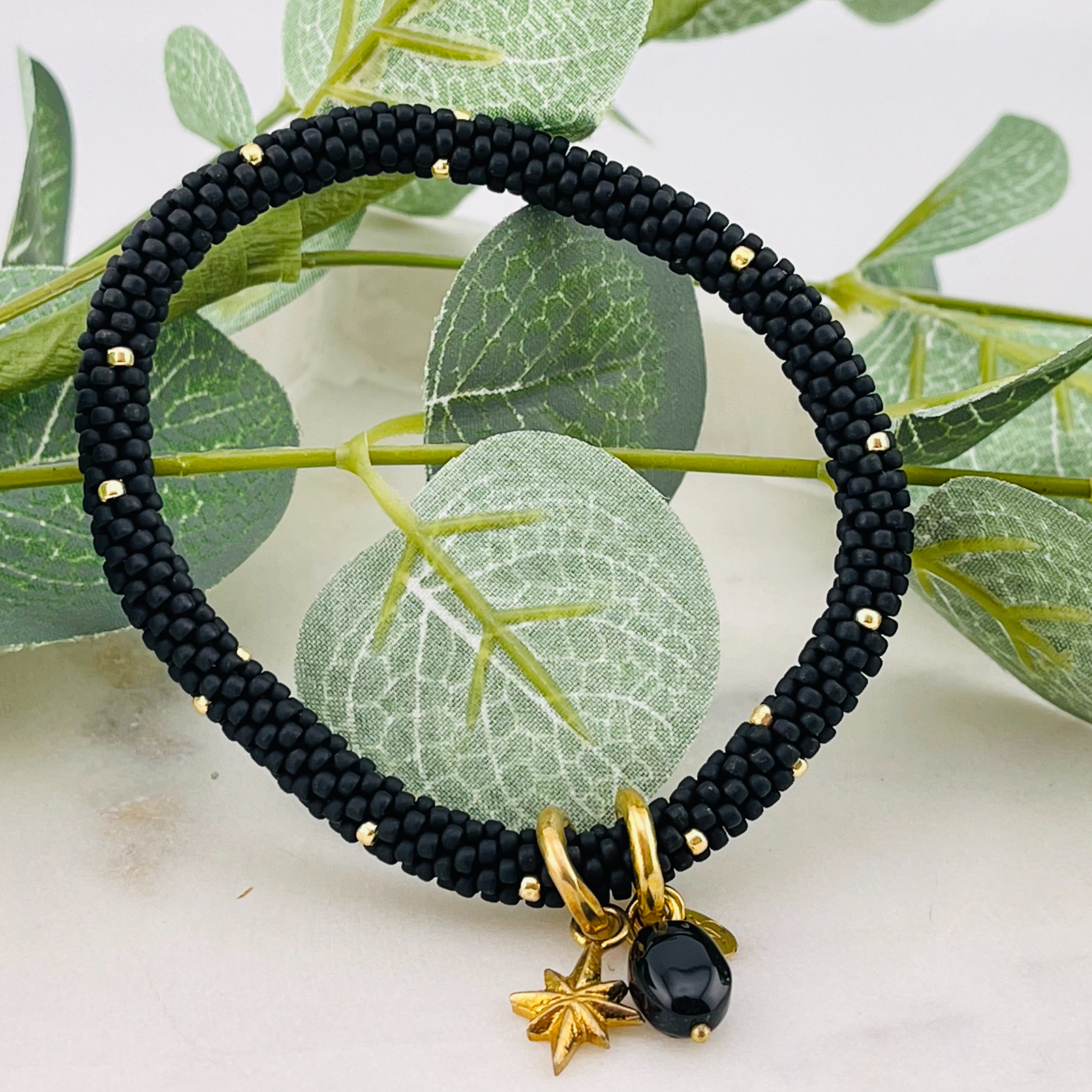Perlenarmband Schwarz Gold "Jacky Multi Color Star Black Onyx"