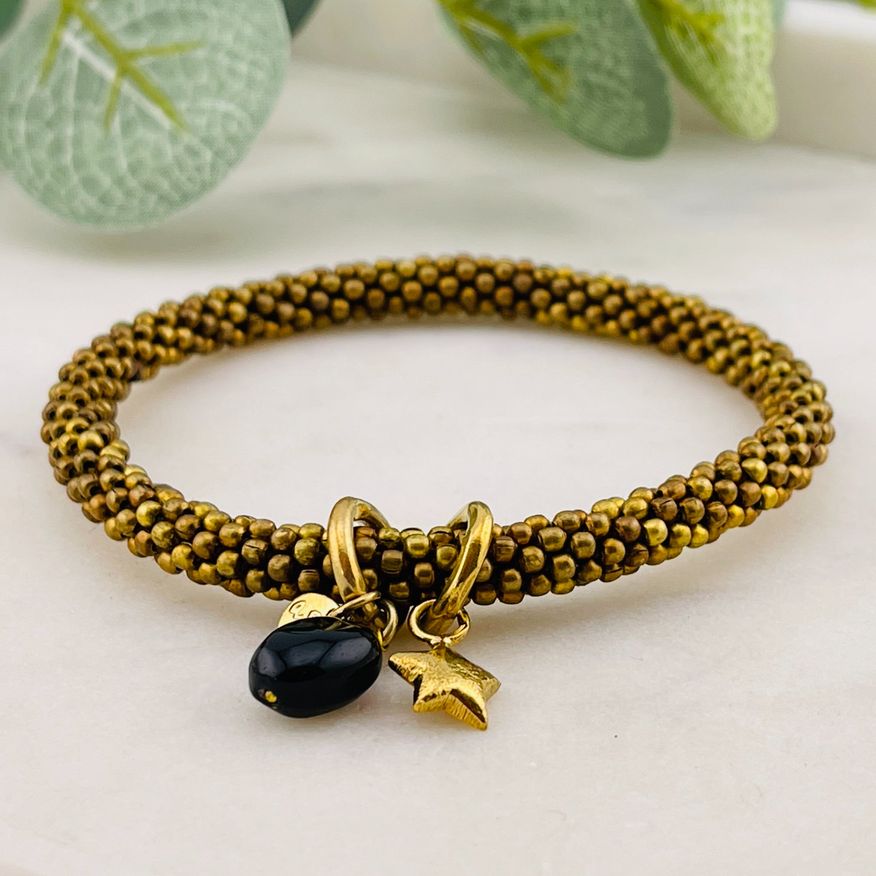 Goldperlen-Armband mit Onyx und Goldanhänger "Jacky Black Onyx Star"