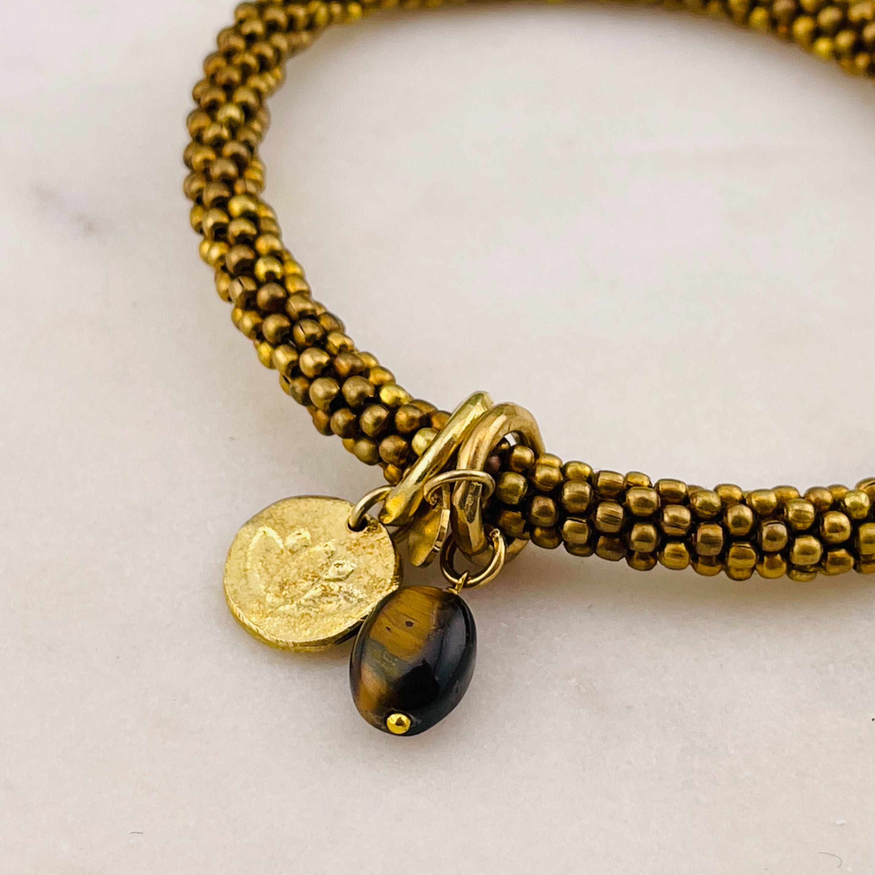 Messingperlen Armband "Jacky Tiger Eye Lotus"