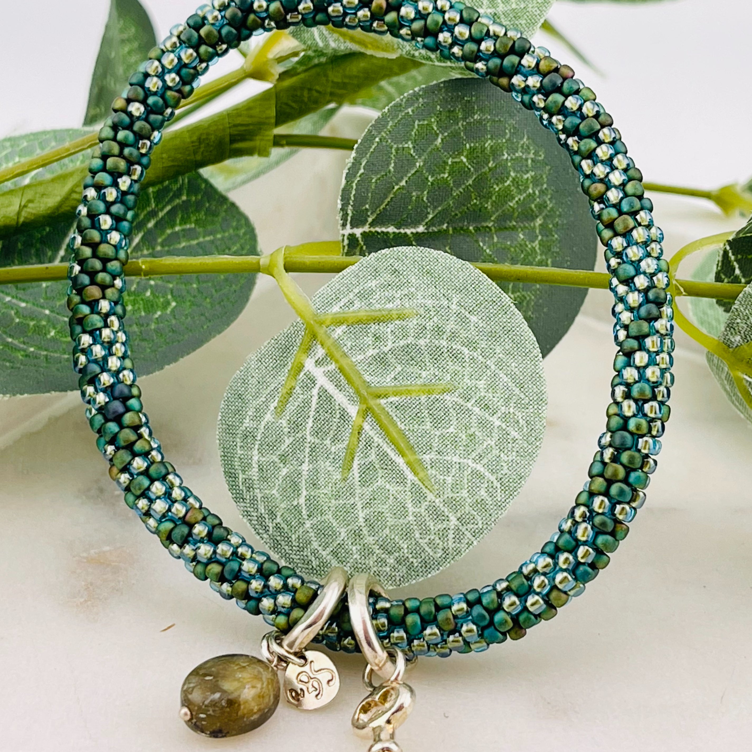 Armband "Jacky Multi Color grün - Labradorite / Schlüssel"