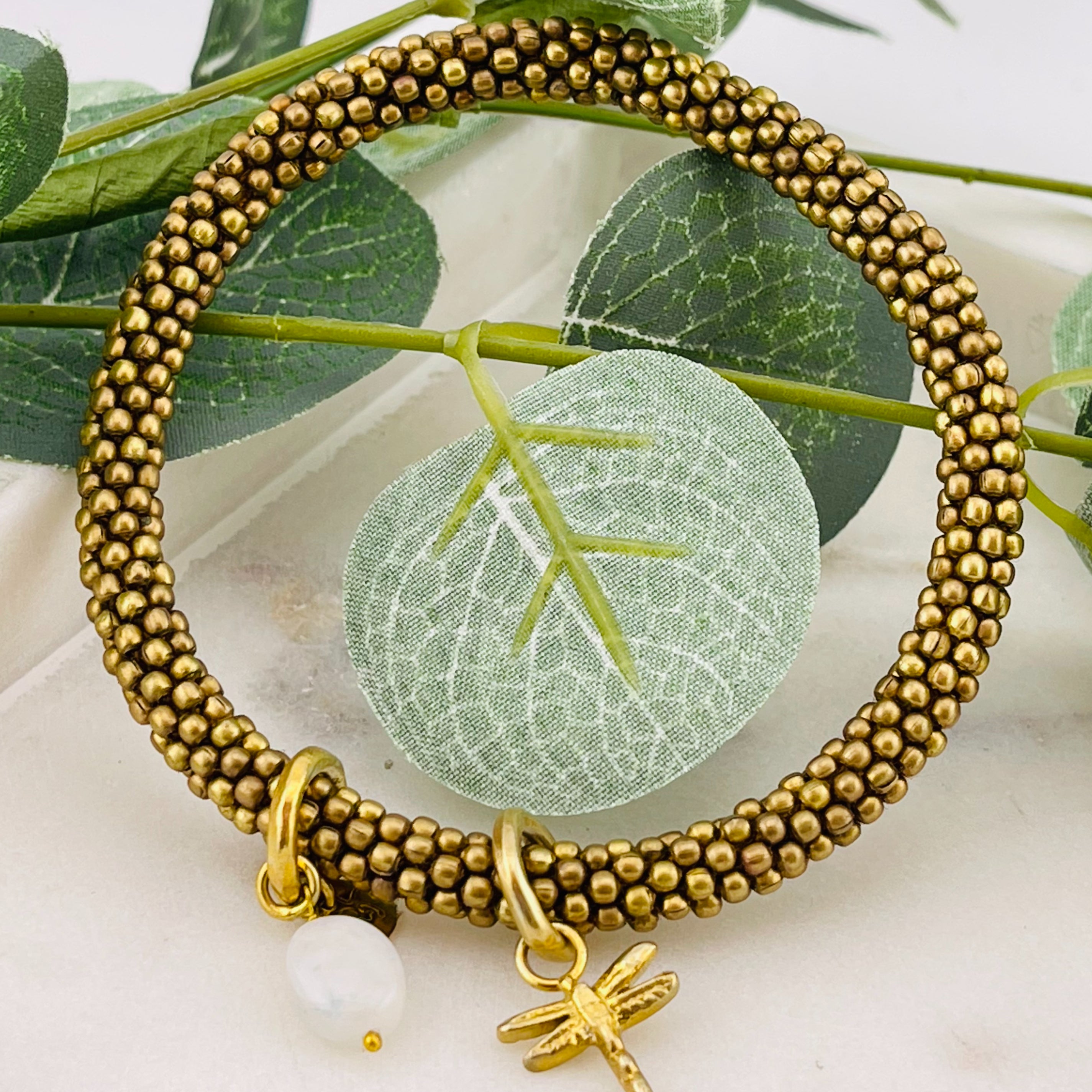 Goldperlenarmband mit Anhängern Jacky Moonstone Dragonfly