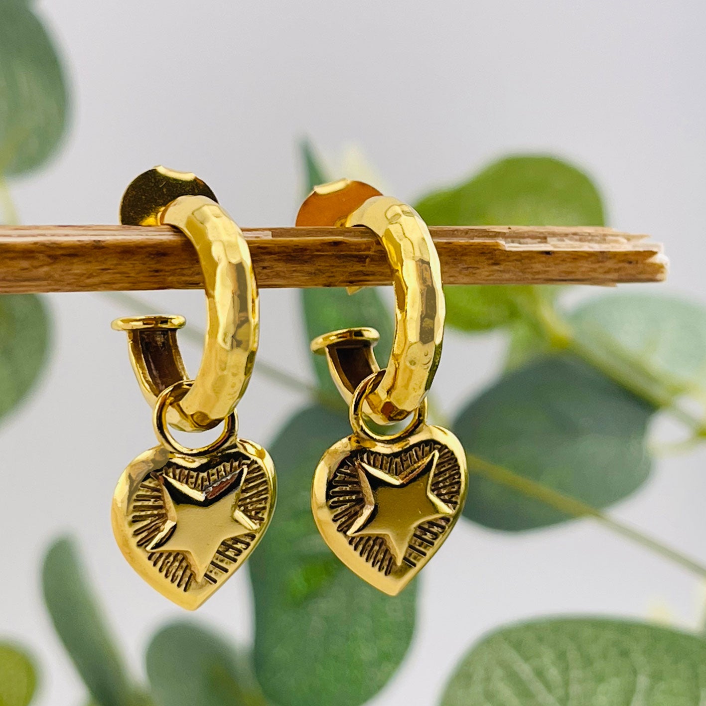 Kleine Goldcreolen-Ohrringe mit Herz-Anhänger Pink Sand Heart