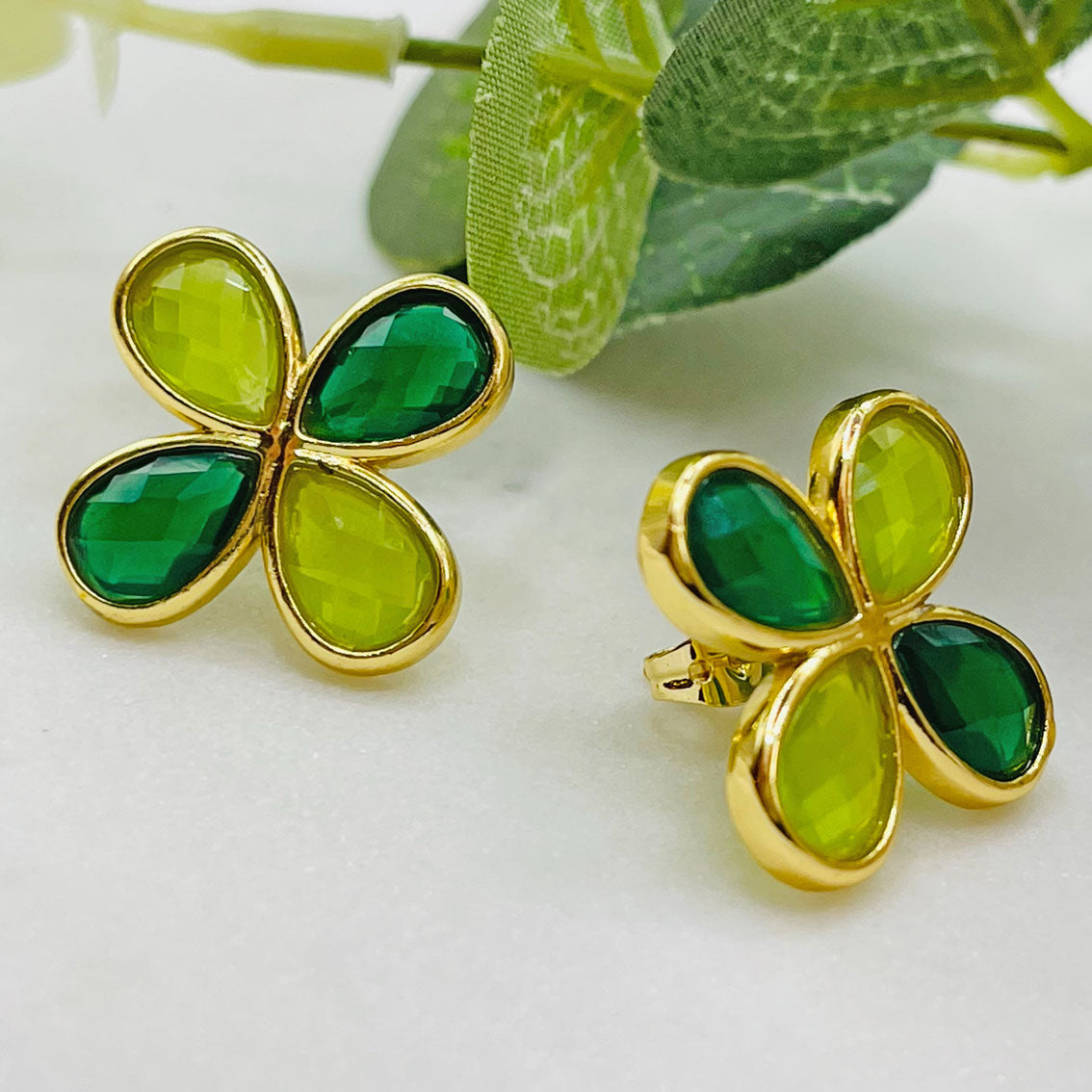 Kreative Kleeblatt-Ohrstecker mit grünem Onyx Noame