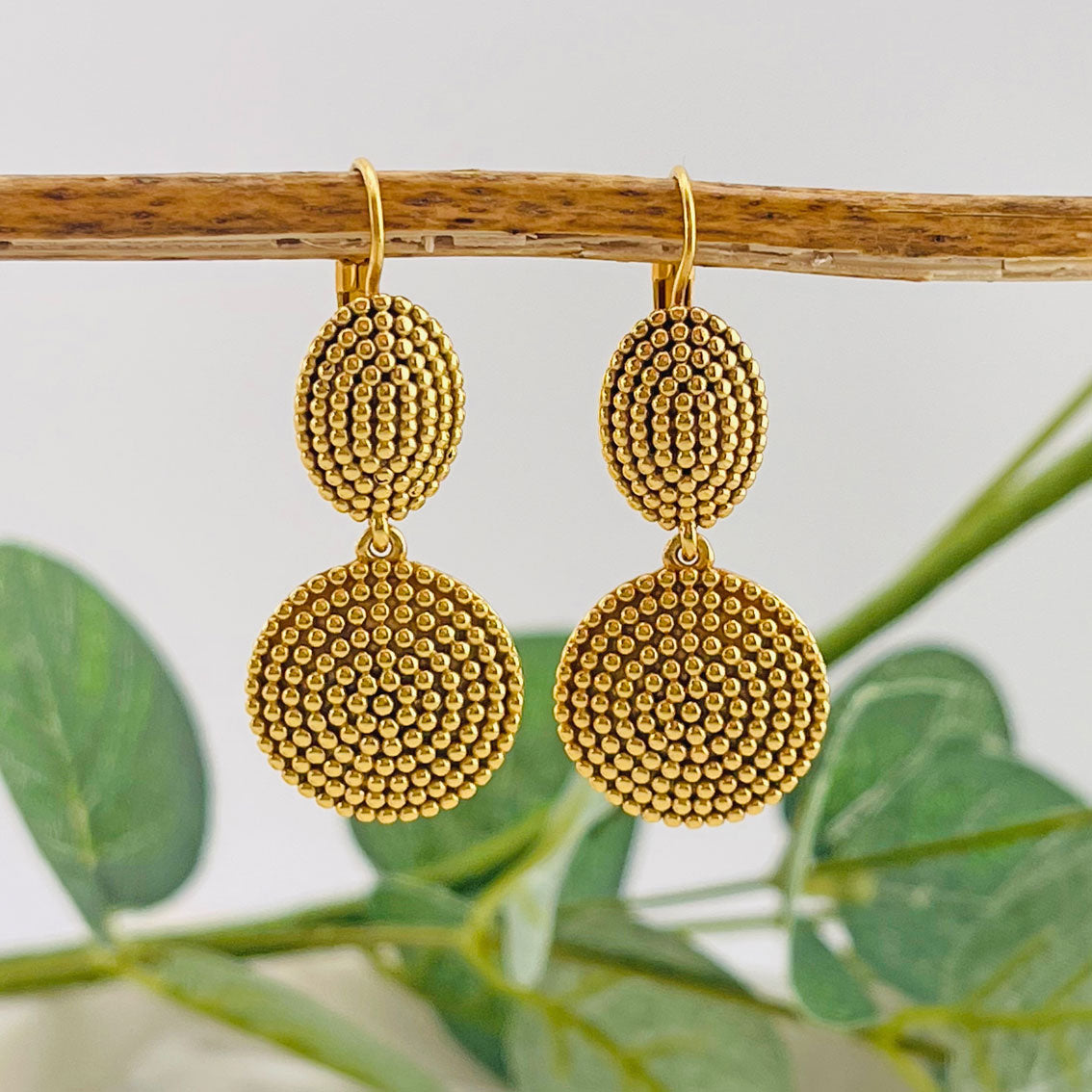 Lange goldene Pink Sand Ohrringe mit zwei Anhängern im Boho Style