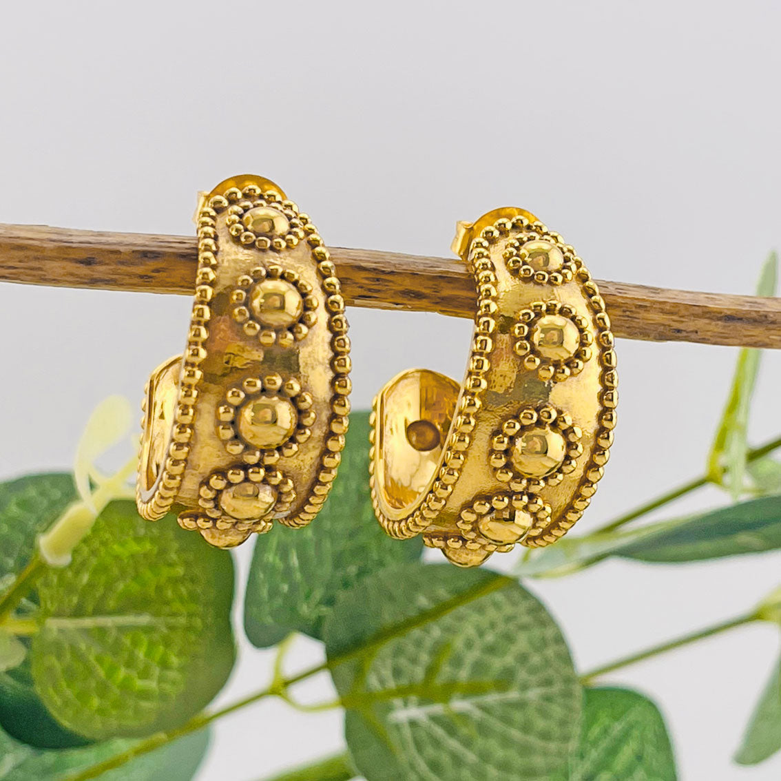 Massive Gold-Creolen Ohrringe im klassischen Boho-Style Pink Sand Qjarle