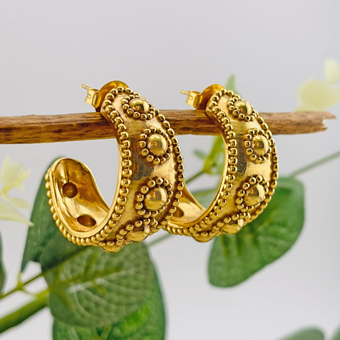 Massive Gold-Creolen Ohrringe im klassischen Boho-Style Pink Sand Qjarle