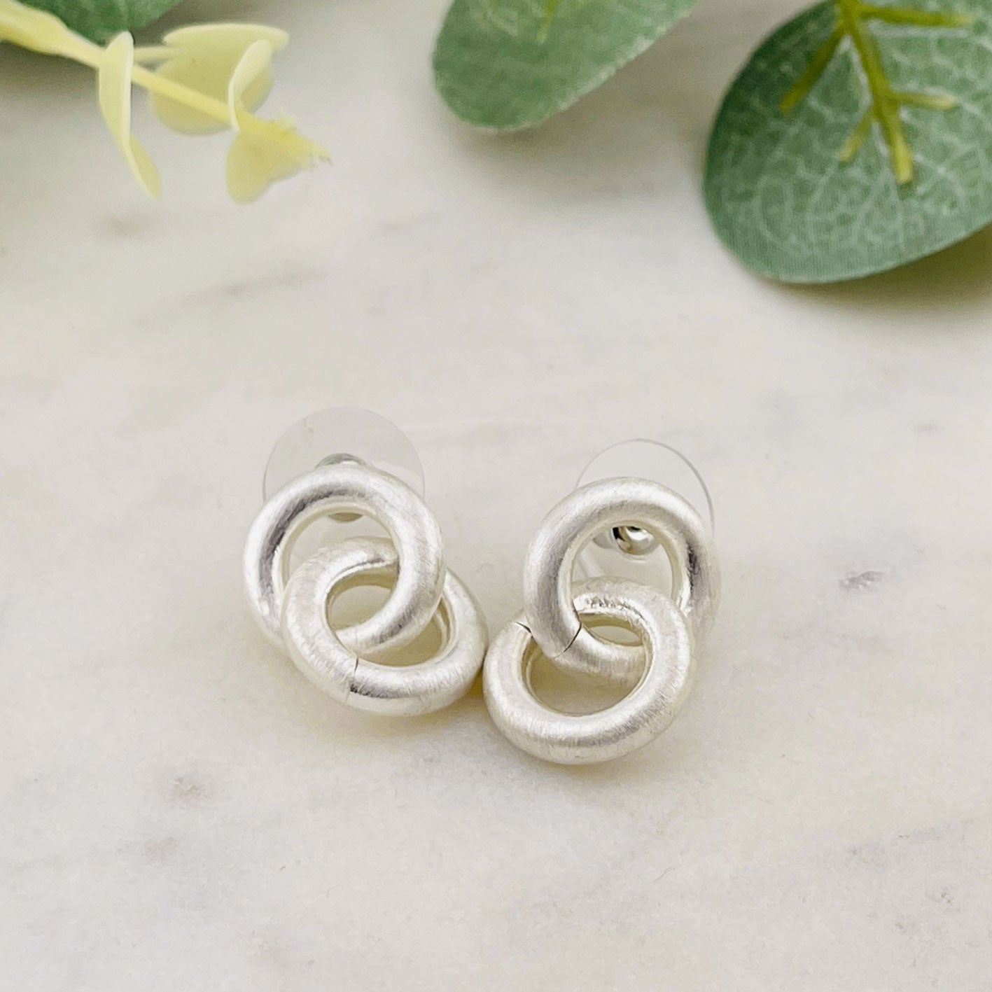 Nordisch Design Ohrringe in Silber mit Ringanhängern Oria