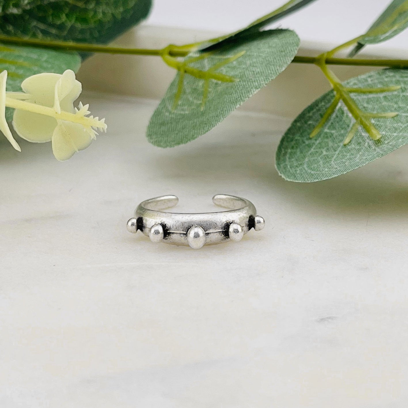 Offener Ring mit Silberkugeln Urban-Style Amba