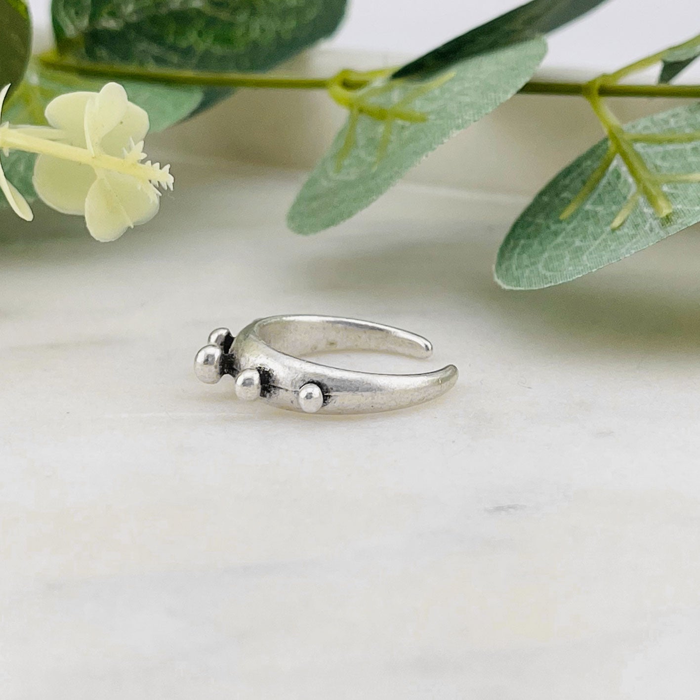 Offener Ring mit Silberkugeln Urban-Style Amba