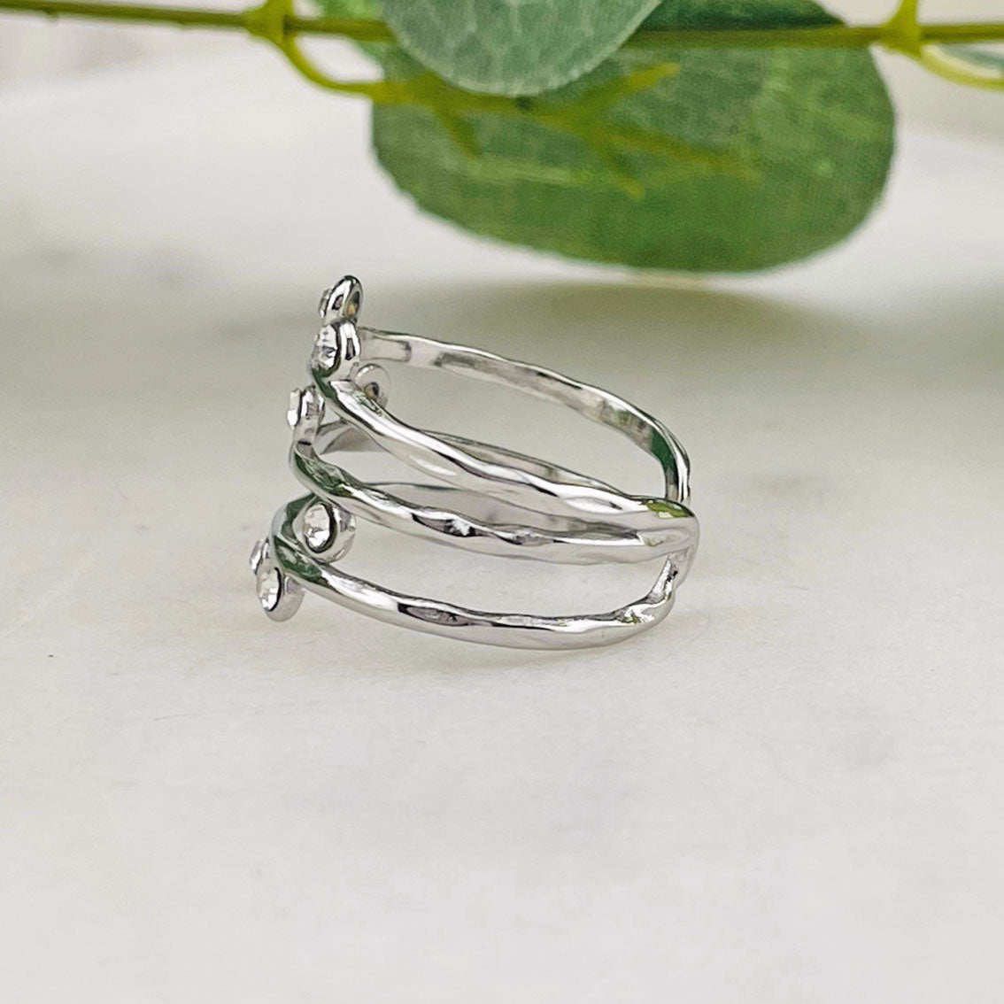 Offener Silberring aus Edelstahl mit drei Reihen und Strasssteinen Alev