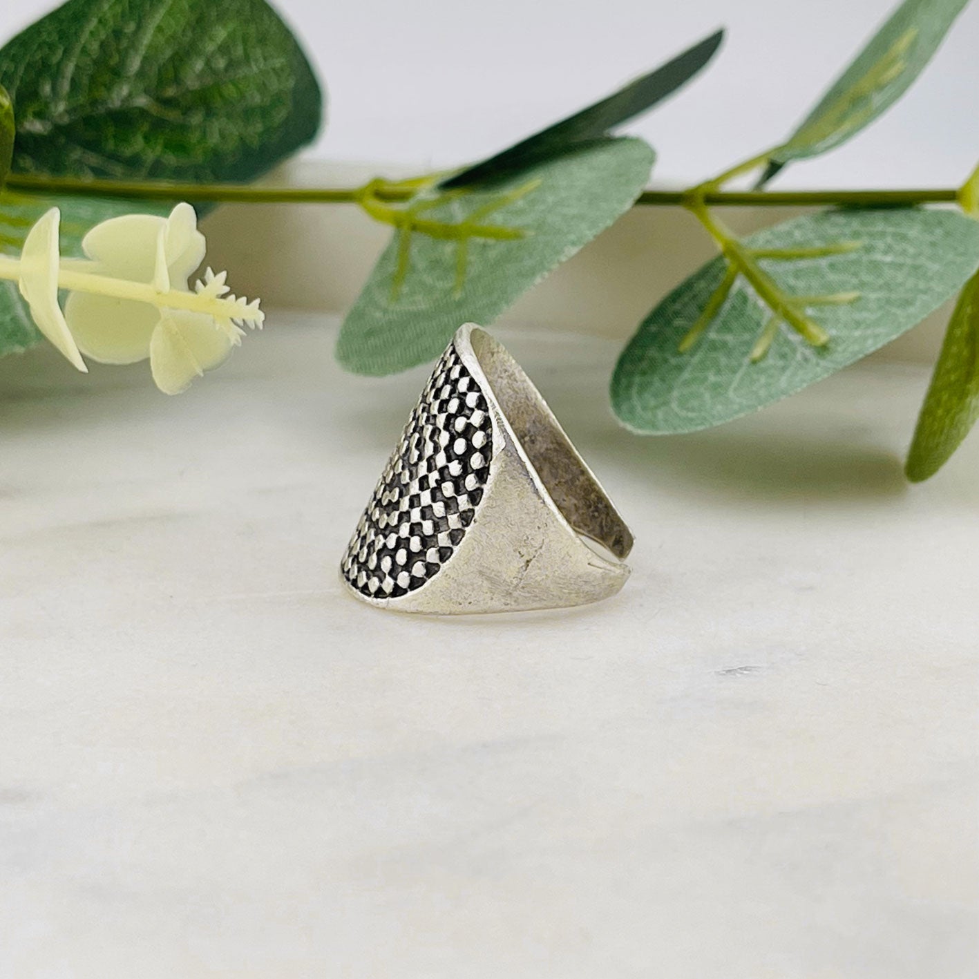 Offener, breiter Silberring mit Punkte-Muster Boho Style Julina