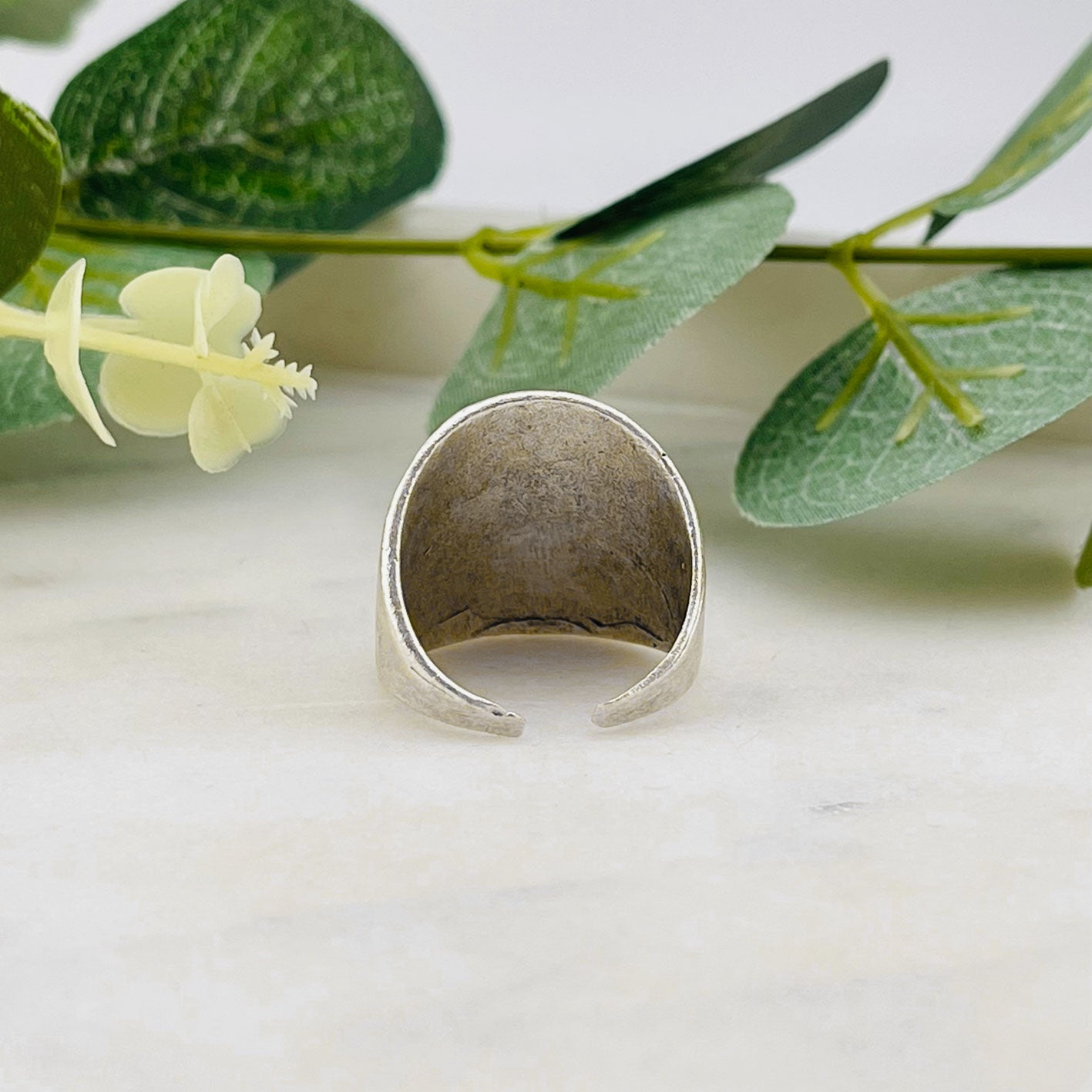 Offener, breiter Silberring mit Punkte-Muster Boho Style Julina