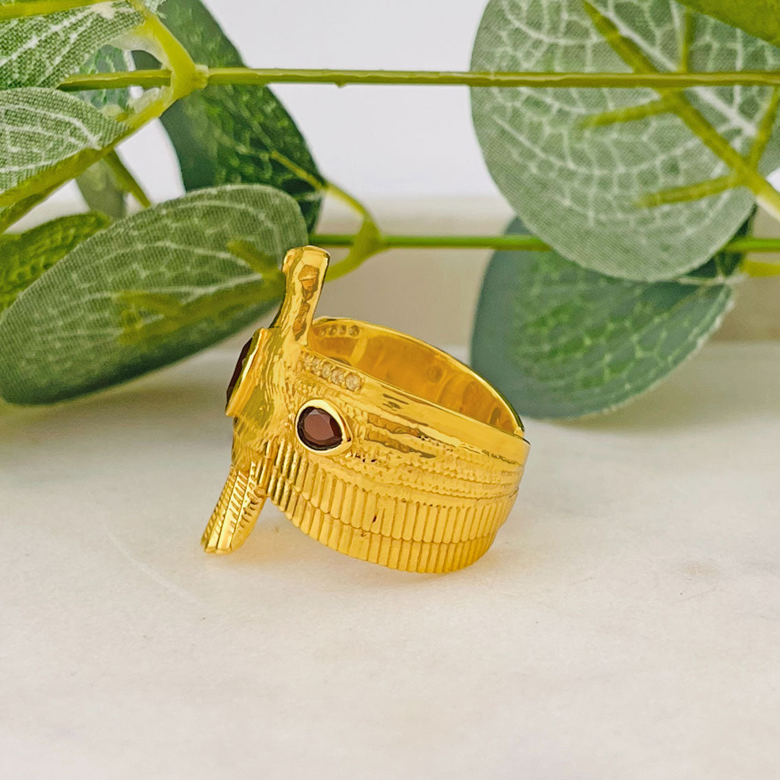 Pink Sand grosser Goldring mit Vogel-Motiv Kain