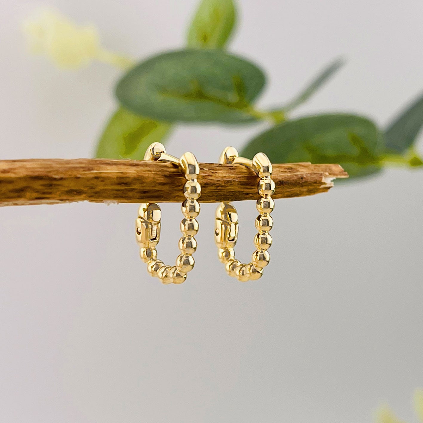 Rechteckige Klick-Creolen Gold mit Boho Chic Look Mentilla