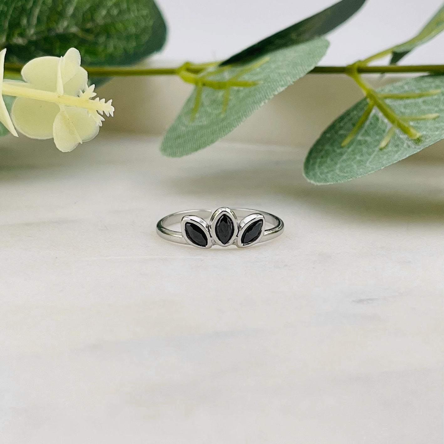 Schmaler Boho Ring Silber mit drei schwarzen Steinen Senailly