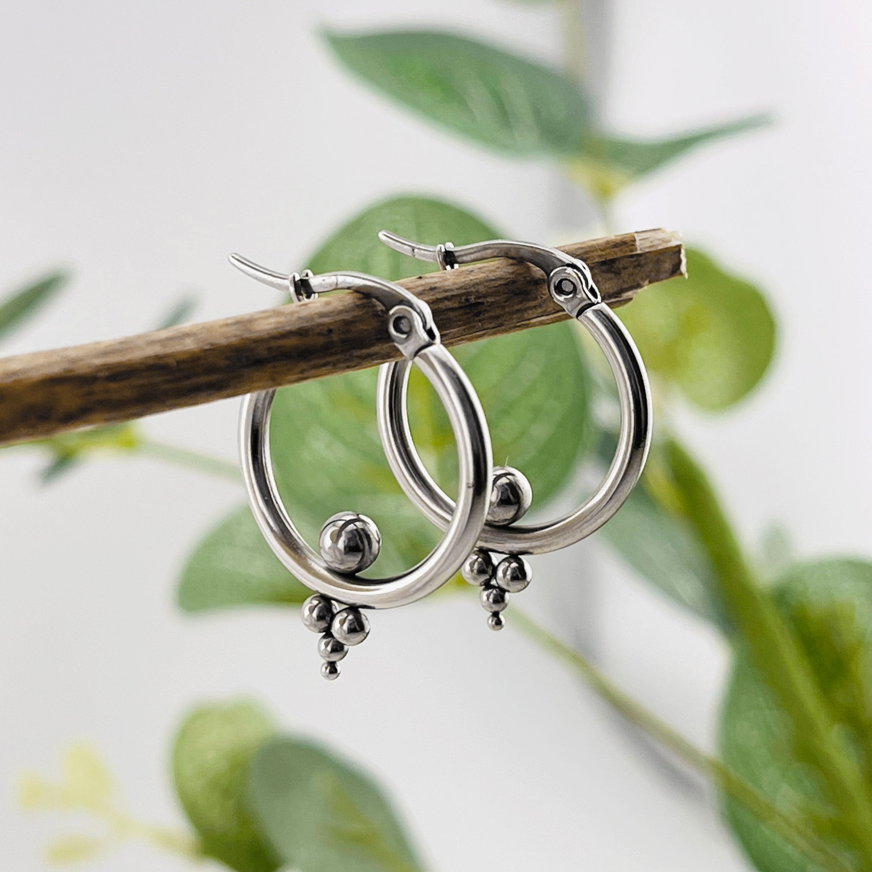 Stylische Boho Creolen aus silbernem Edelstahl Anira