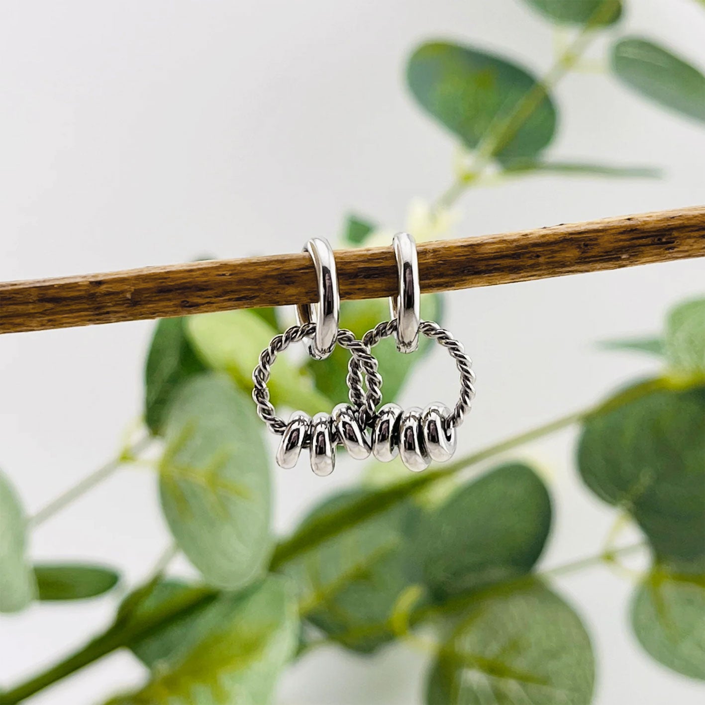 Silbercreolen mit Ringanhänger und Krallen Tanais