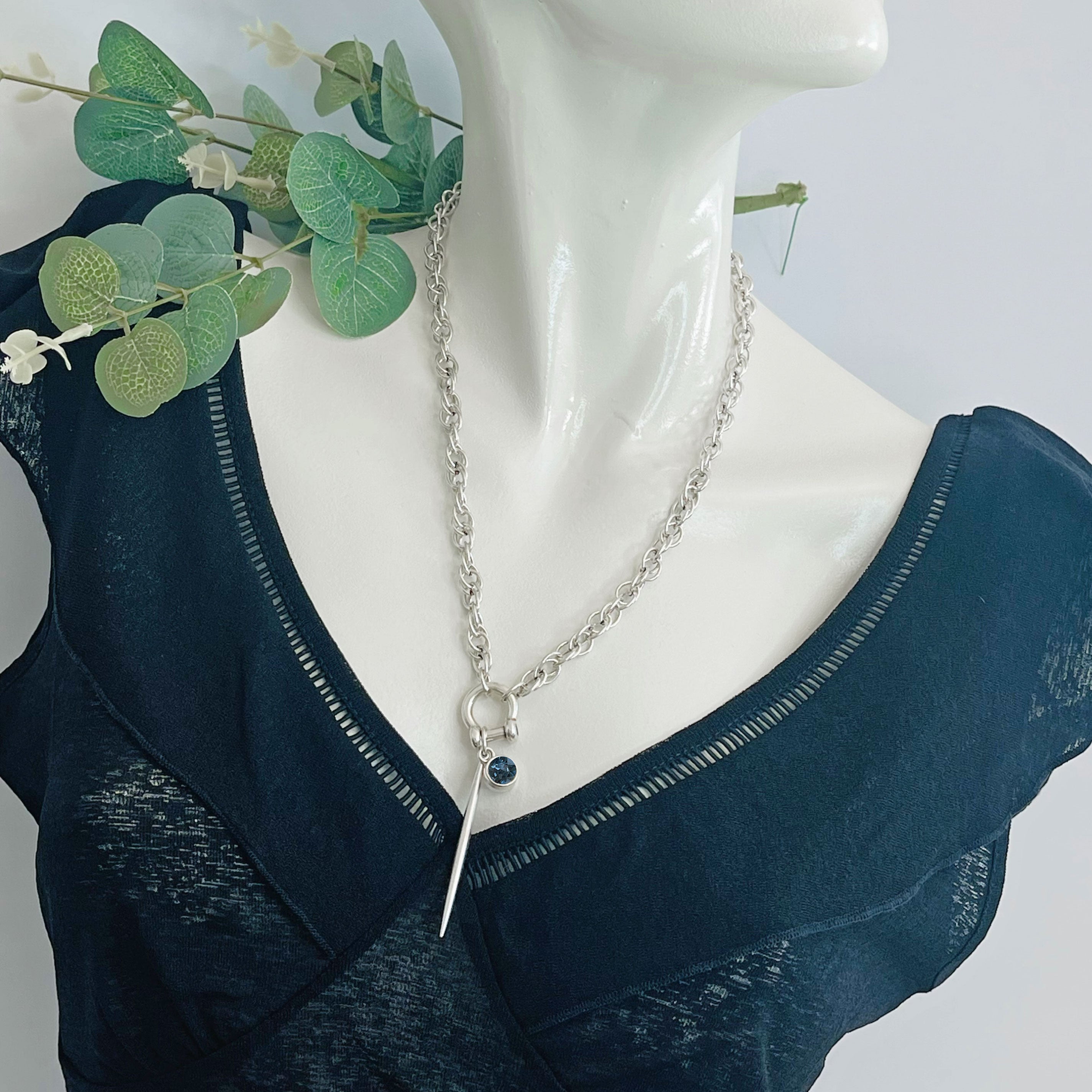 Urbane Silber Halskette mit blauem Swarovski Ronya Blue