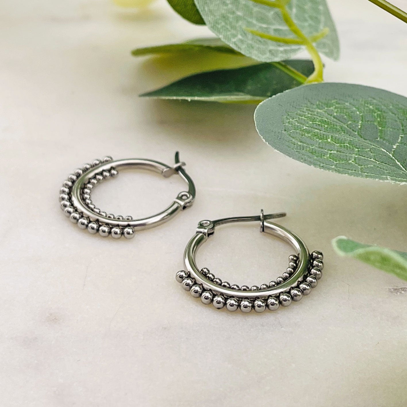 Silberne Boho-Creolen mit Kugeln Festival Look Rosie