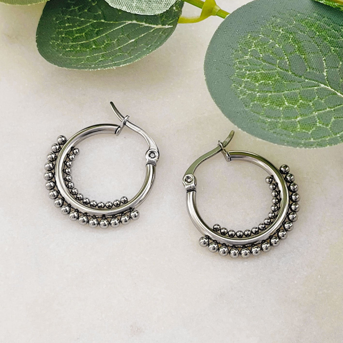 Silberne Boho-Creolen mit Kugeln Festival Look Rosie