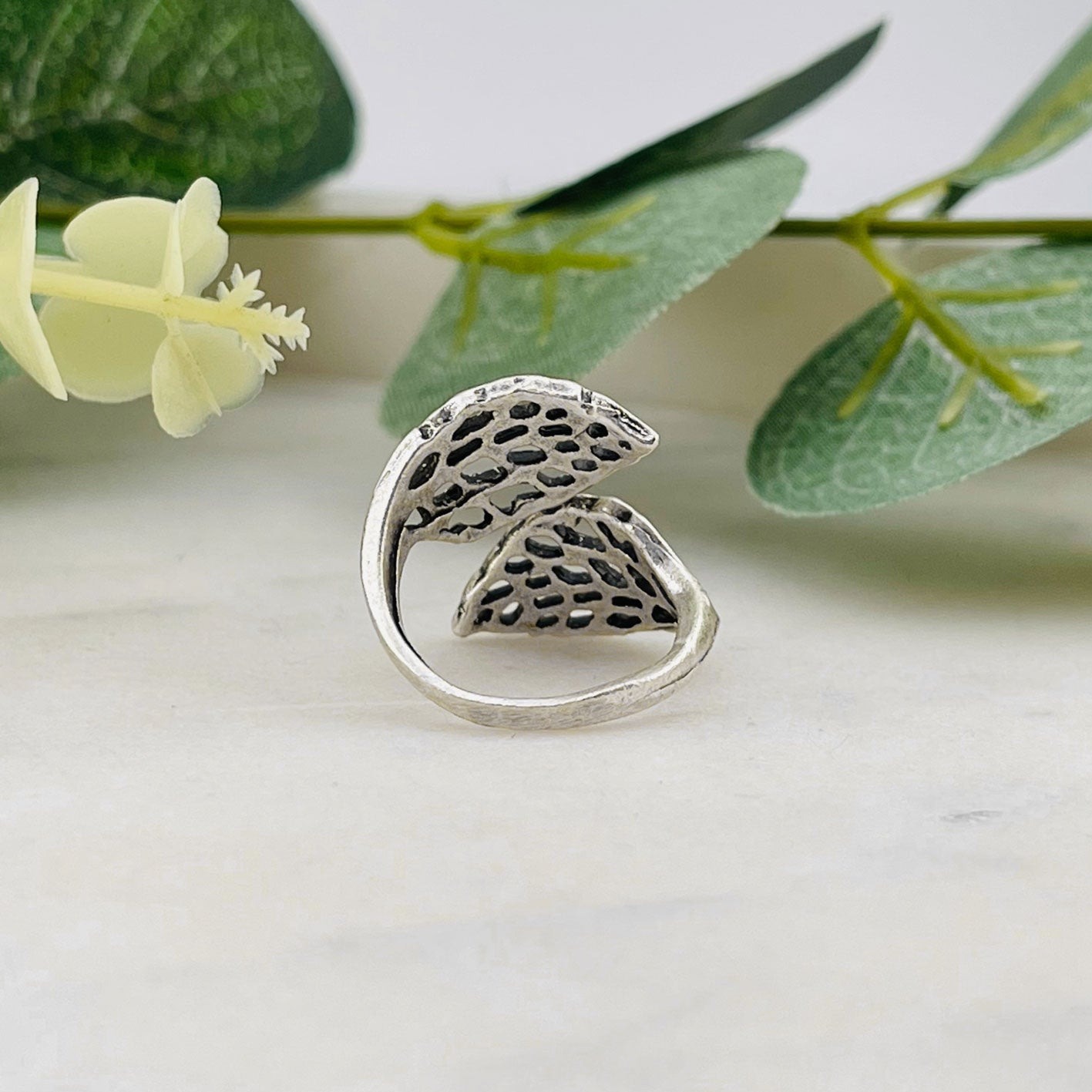 Silberner Fingerring mit Blättern im Boho-Style Elea