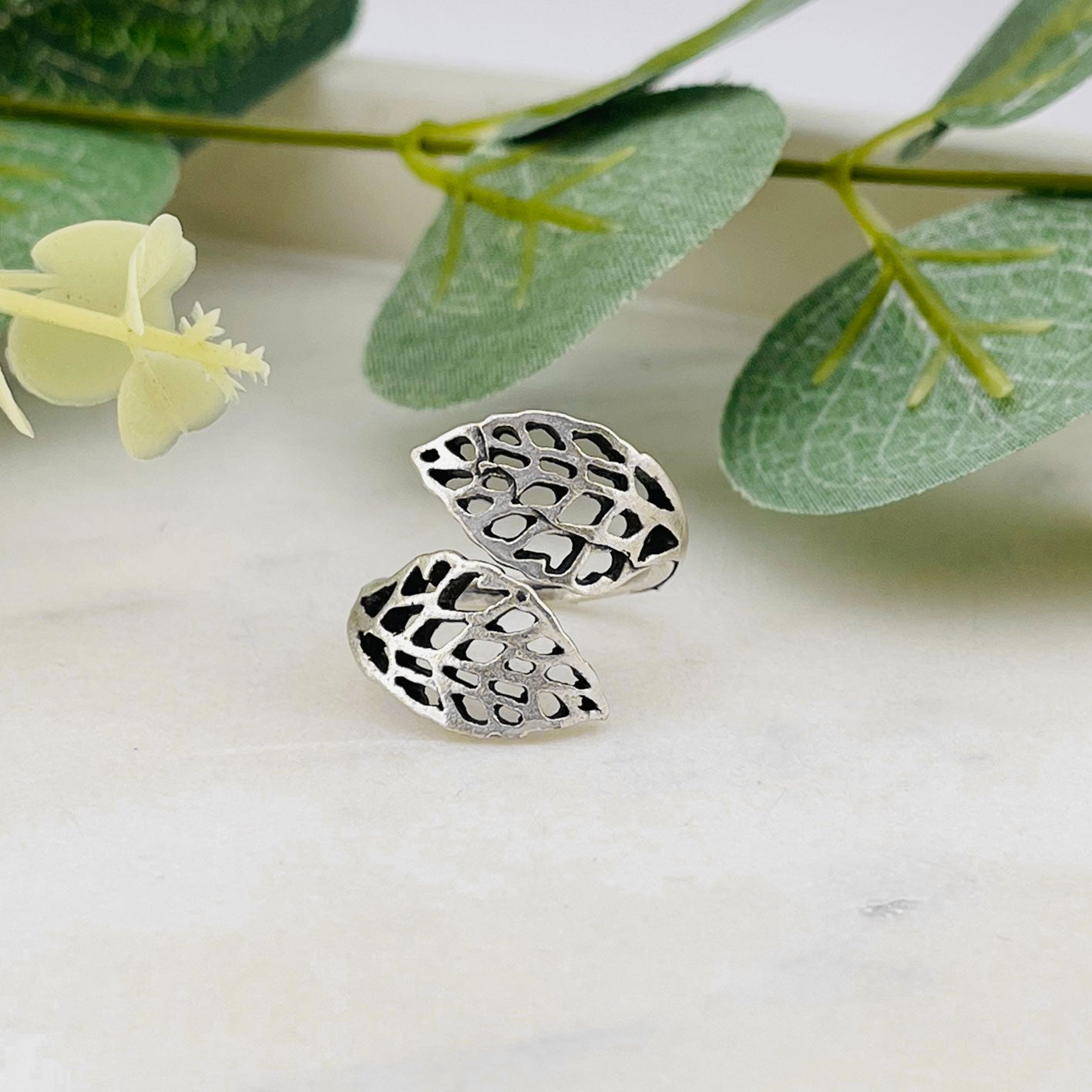 Silberner Fingerring mit Blättern im Boho-Style Elea