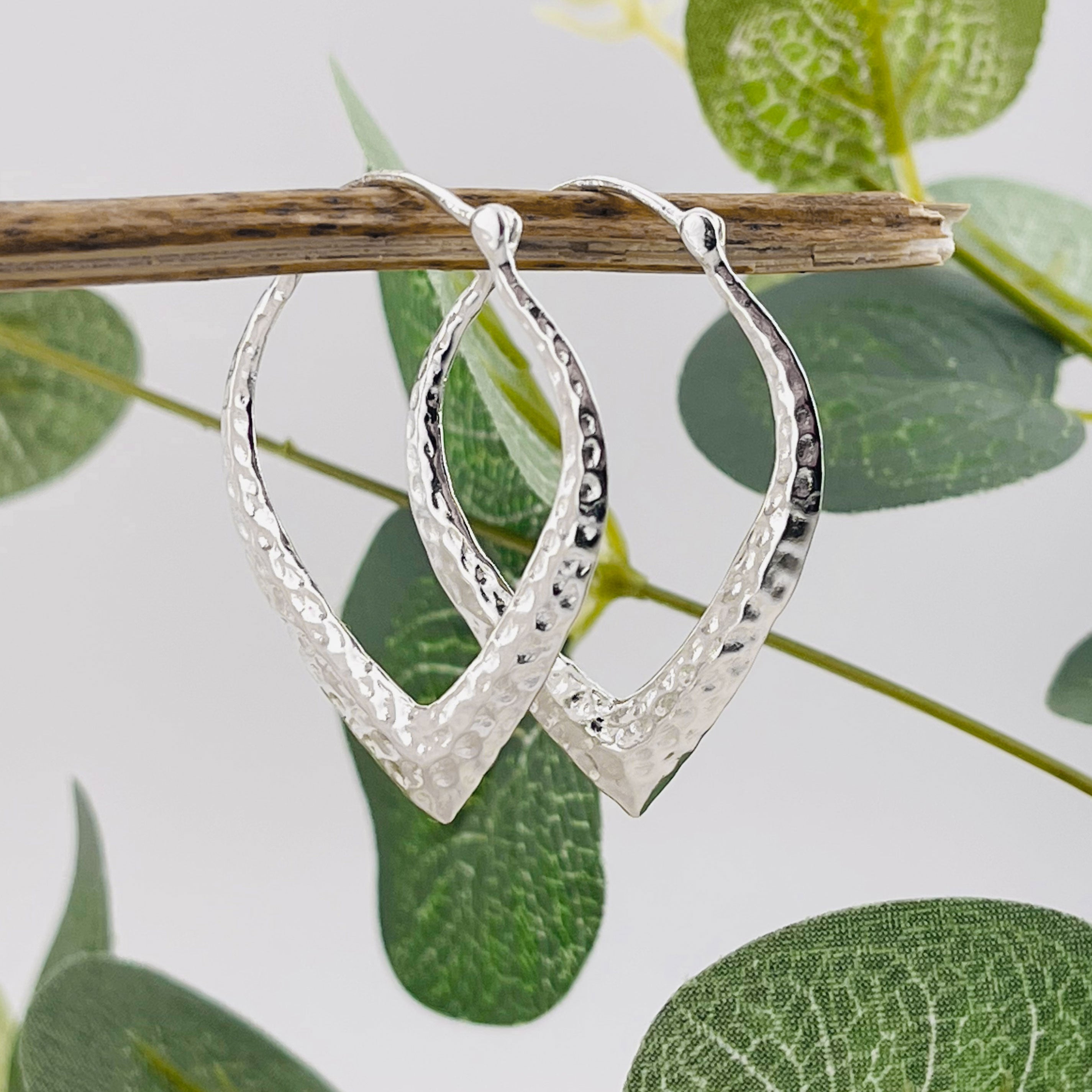 Stylische Pink Sand Ohrringe Silber mit gehämmertem Reifen Ella