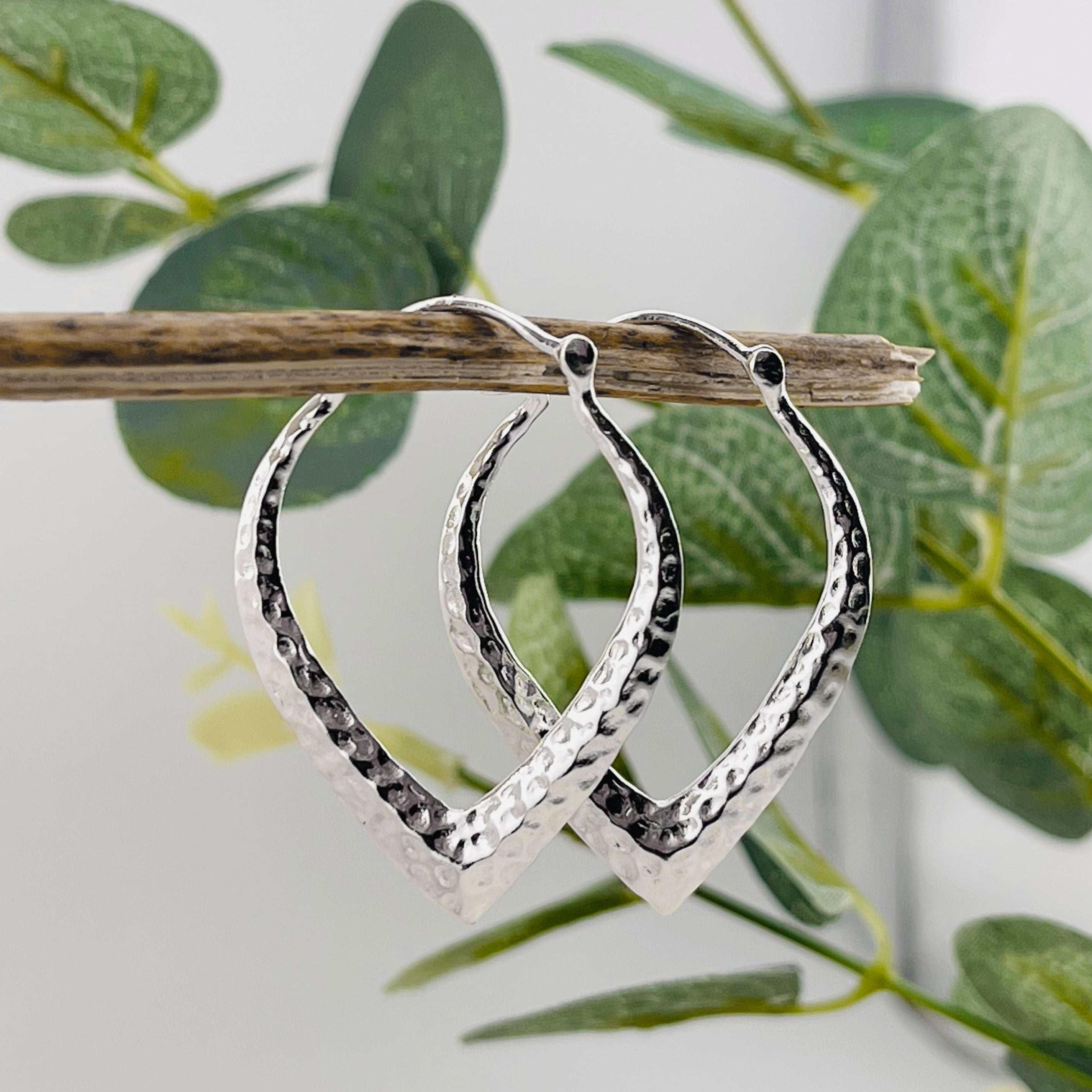 Stylische Pink Sand Ohrringe Silber mit gehämmertem Reifen Ella