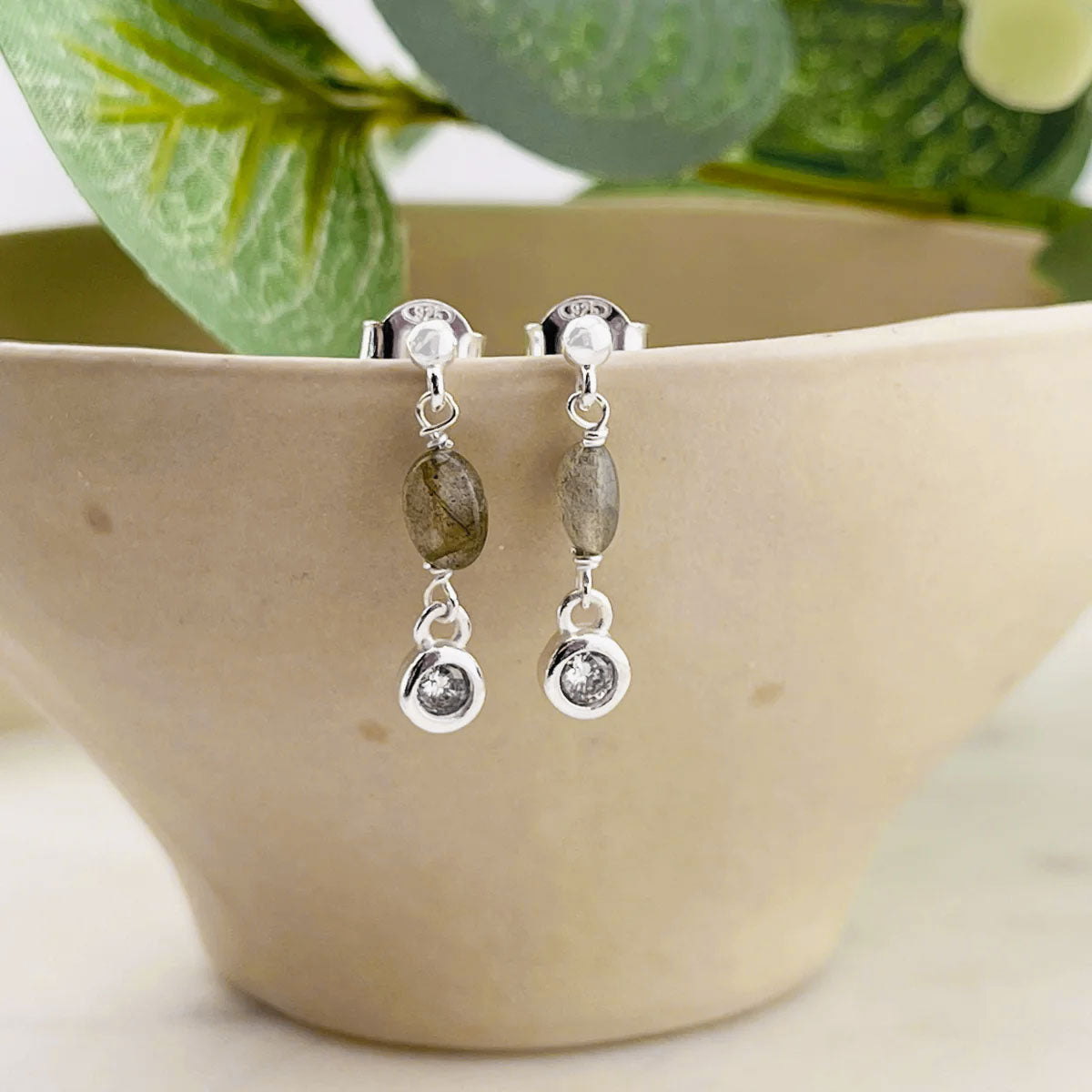 Silberohrstecker mit Labradorit Anhänger Karis