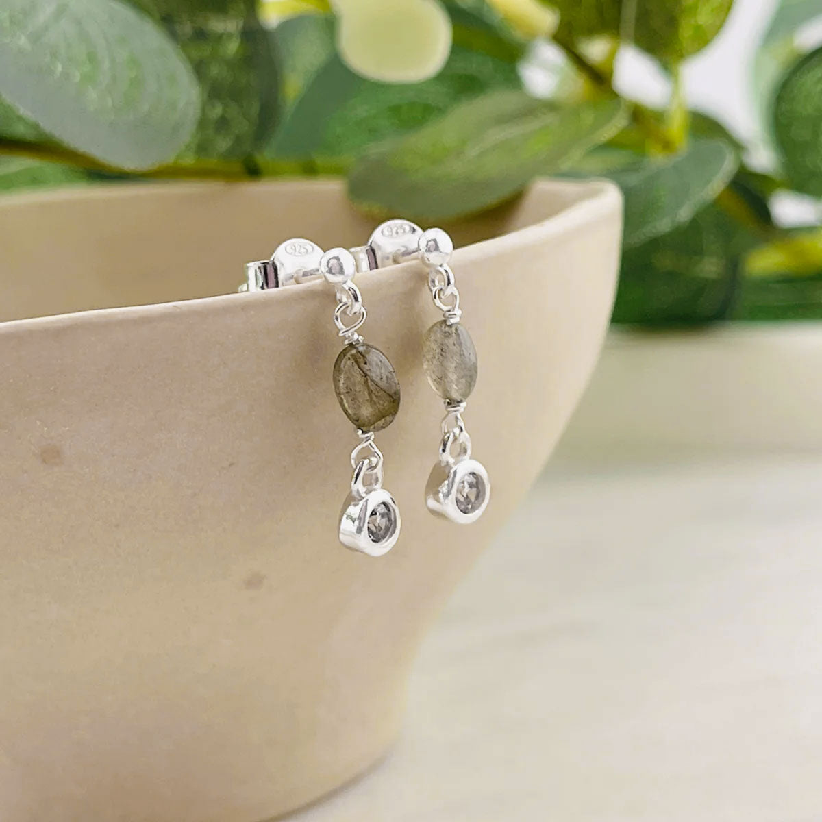 Silberohrstecker mit Labradorit Anhänger Karis