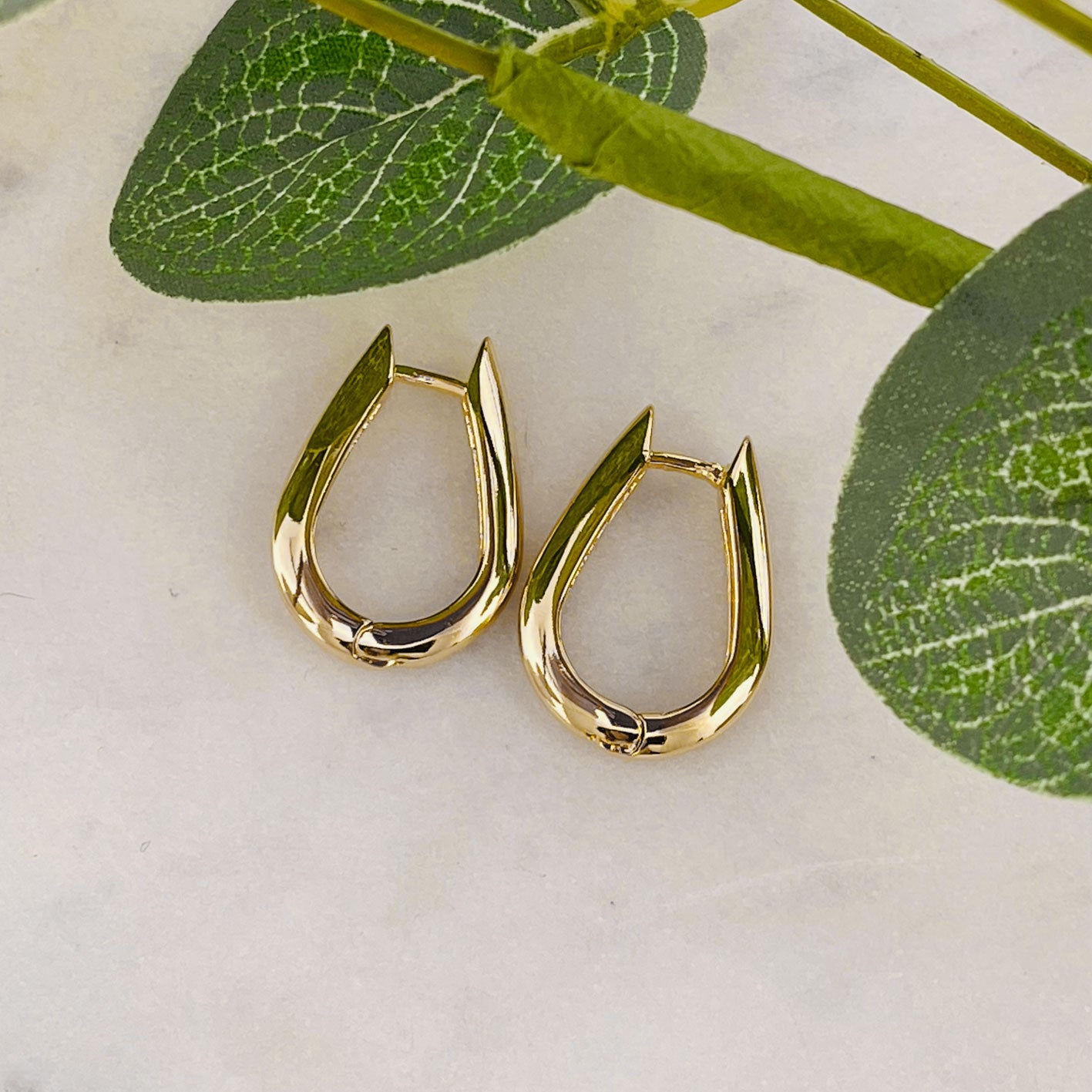 Stylische Goldcreolen in U-Form Odna