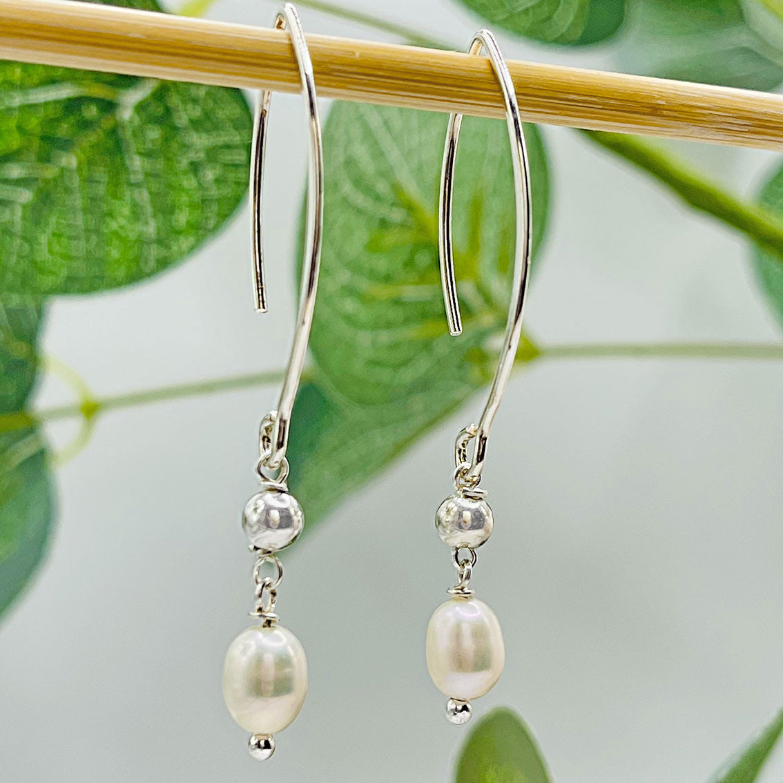 Styliesche Silberohrhänger mit Süsswasserperlen-Anhänger Fierolla