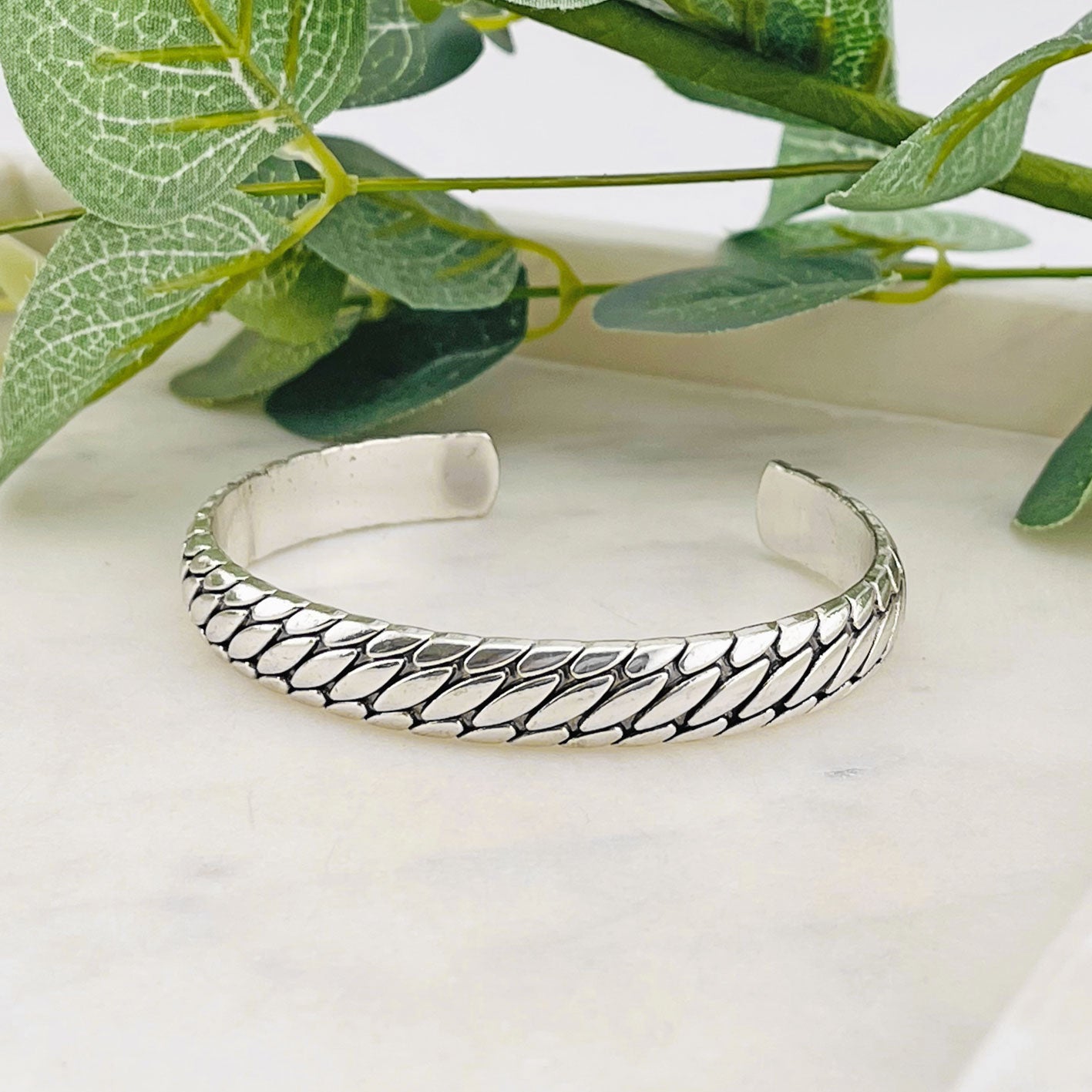 Trendiger Silberarmreif aus Edelstahl mit Boho-Flair Denna