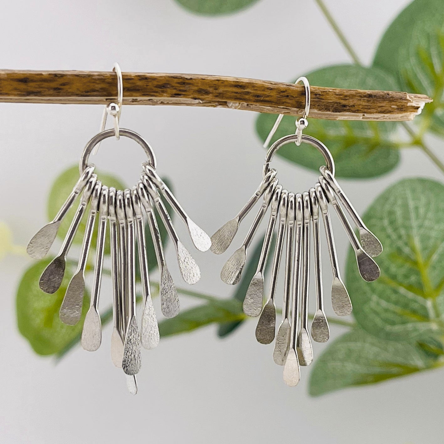 Verspielte Paddel-Fransenohrringe Silber Festival Look Cosico
