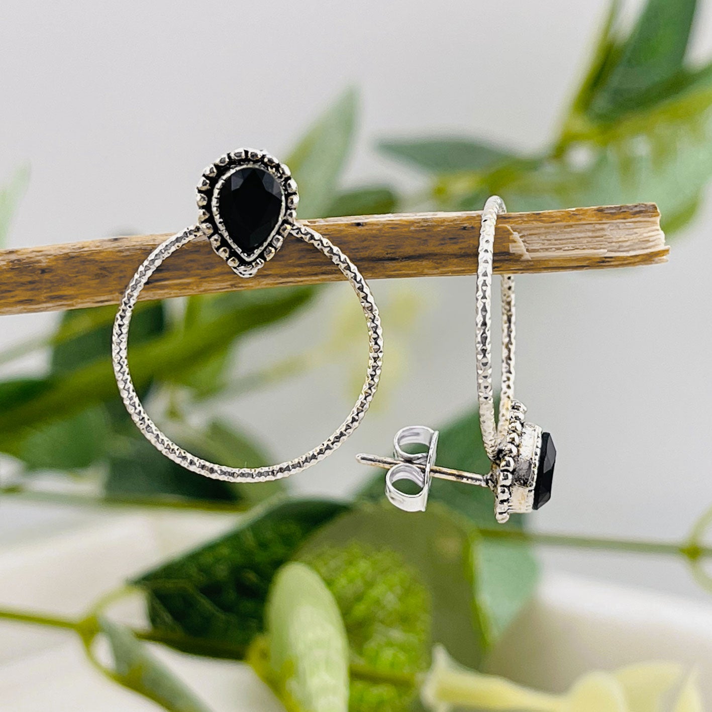 Vintage Ohrringe mit Silberreifen und schwarzem Swarovski Lola