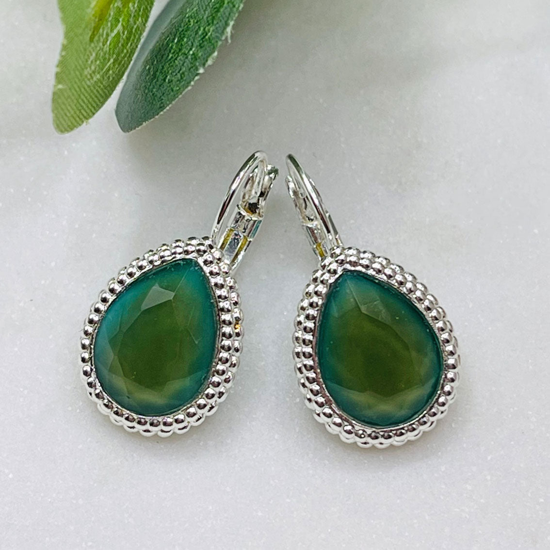 Vintage Silber-Ohrhänger mit grünem Jade Stein Pink Sand