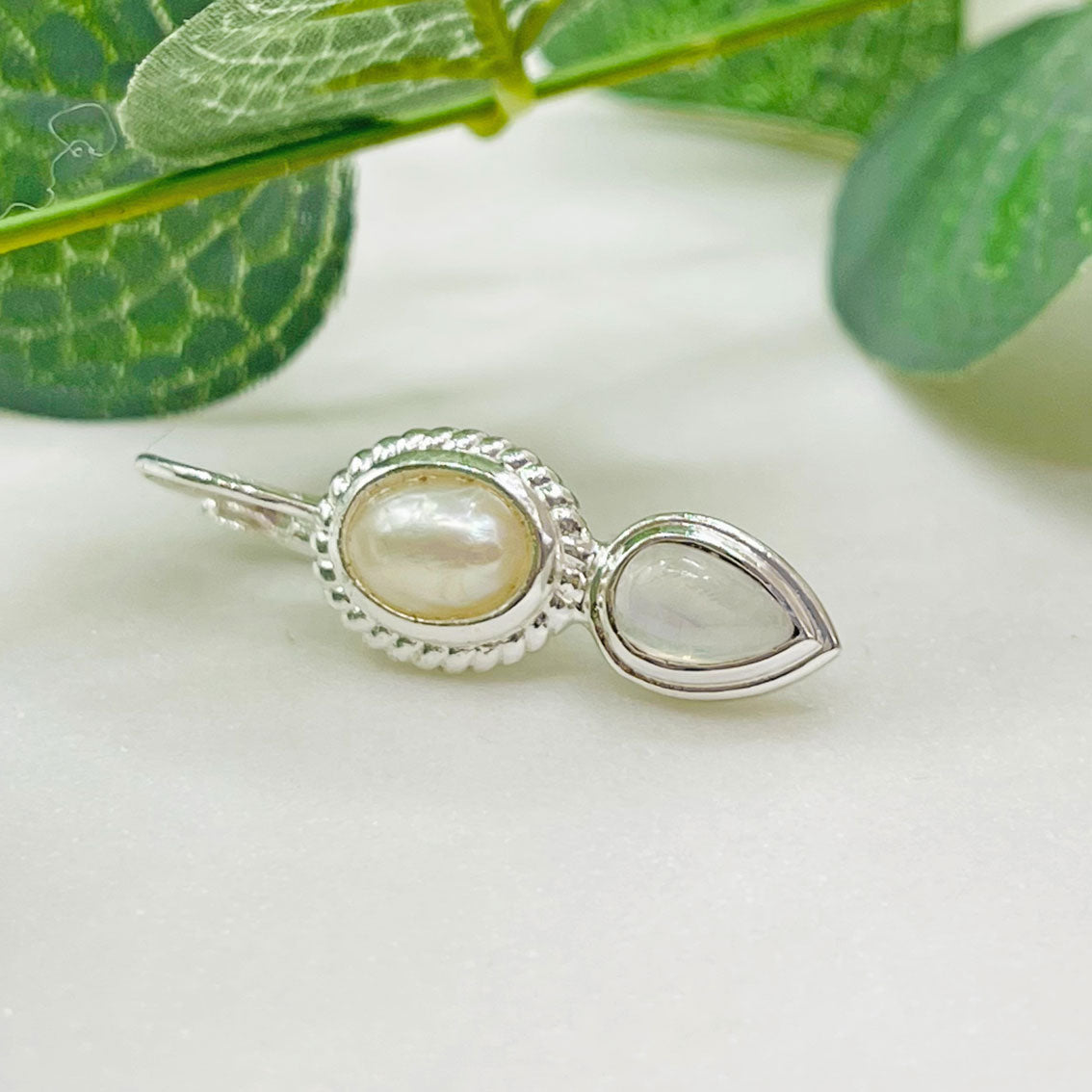 Vintage-Style Silber Ohrringe mit Perlmutt-Anhänger Pink Sand Declaire