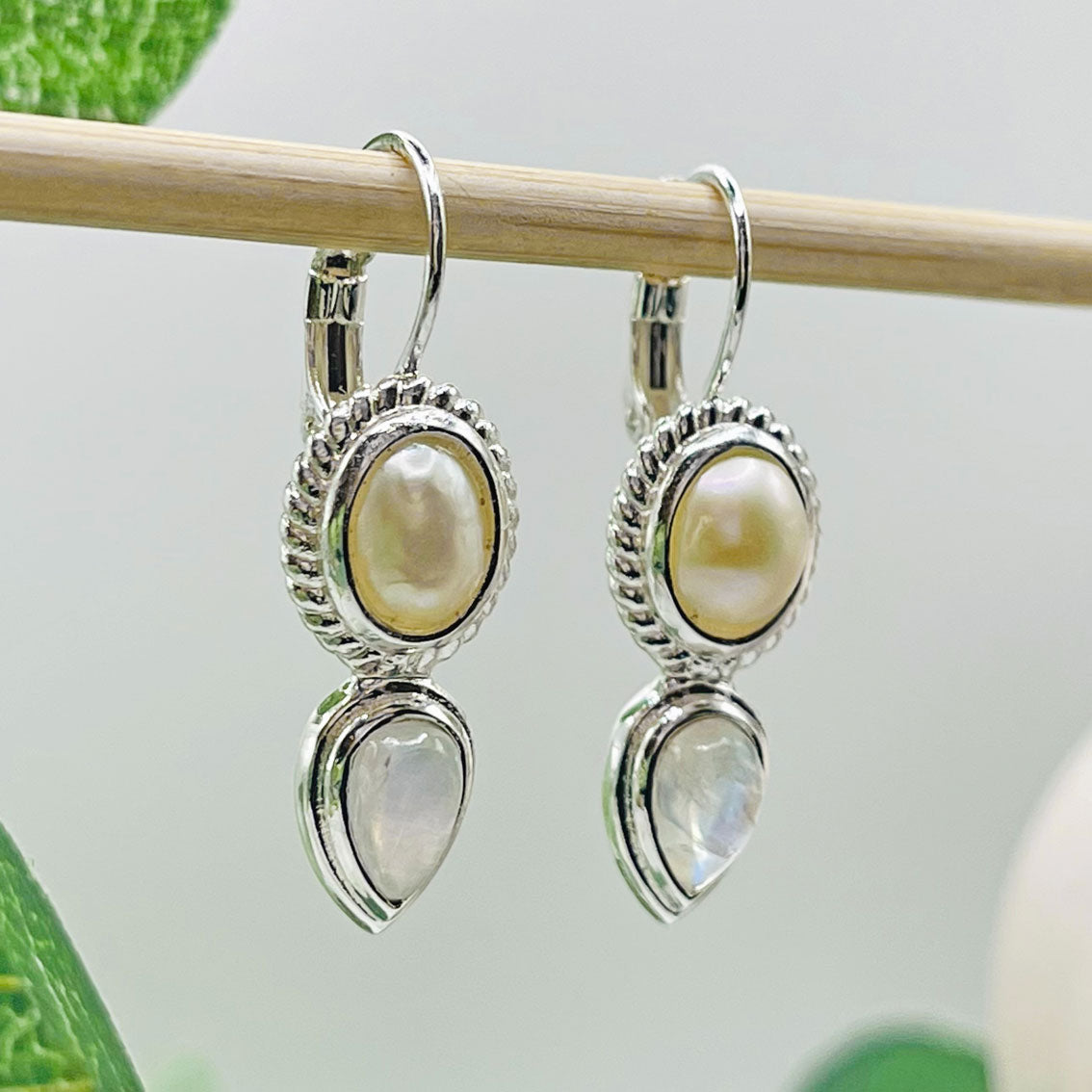 Vintage-Style Silber Ohrringe mit Perlmutt-Anhänger Pink Sand Declaire