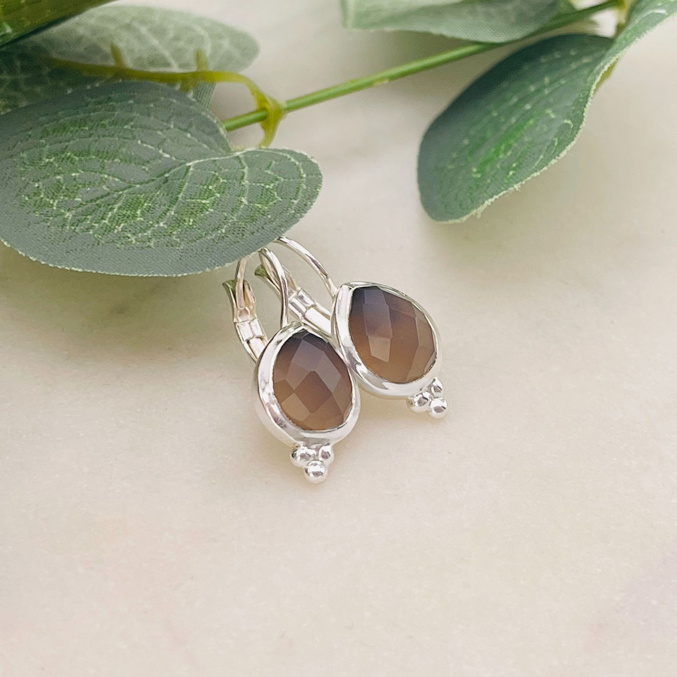 Stilvolle Pink Sand Ohrhänger Silber mit grauem Achat Alara