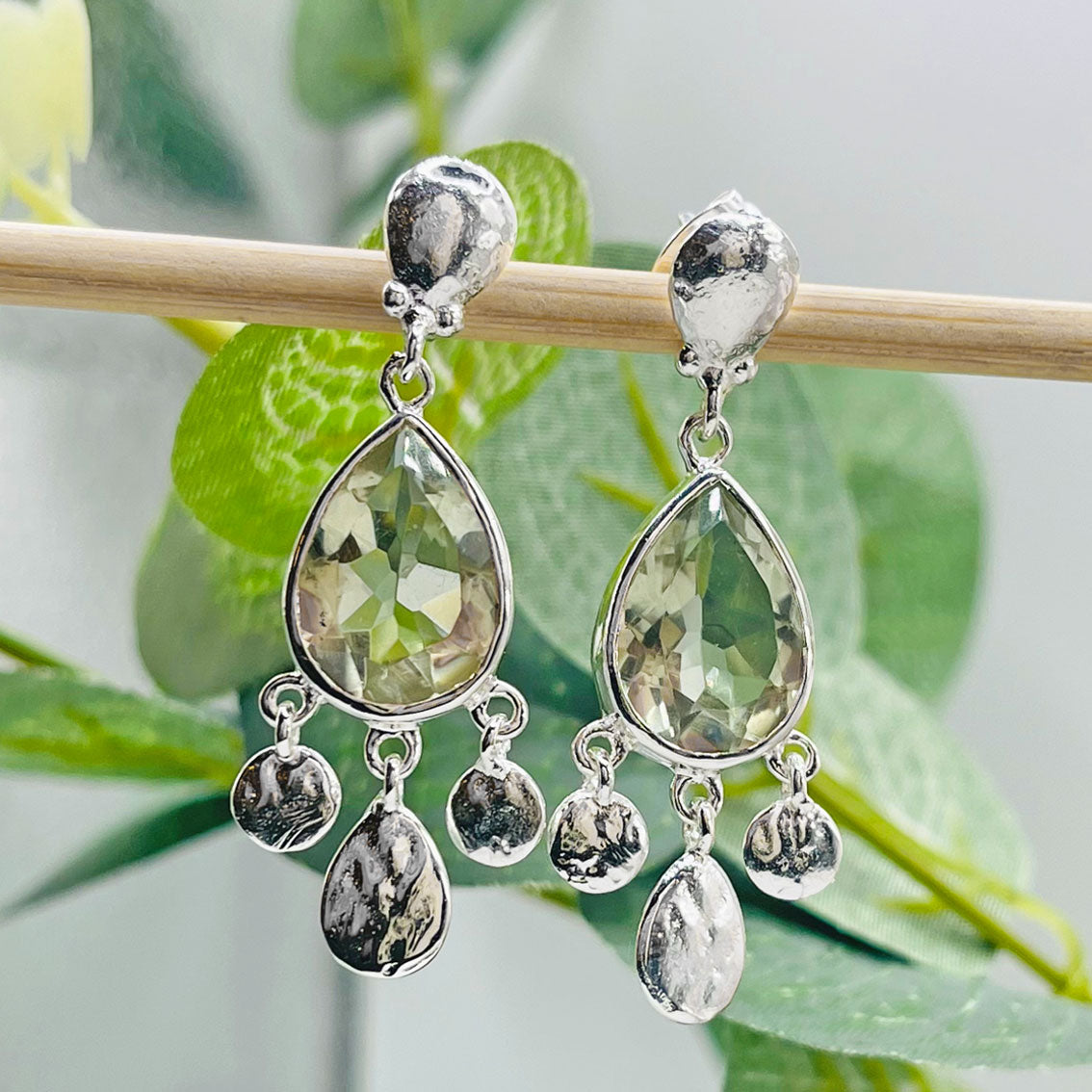 Boho-Chic Silberohrringe mit Anhängerchen und Amethyst Pink Sand Pina