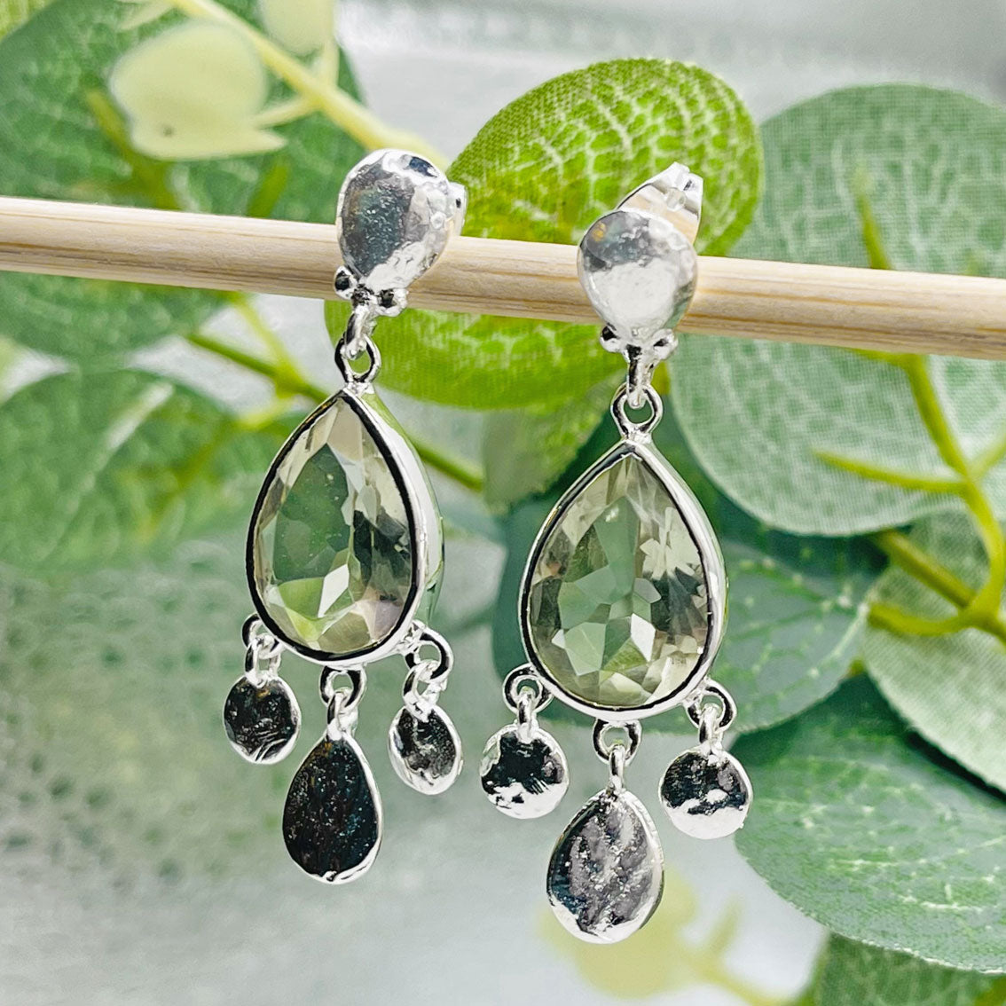 Boho-Chic Silberohrringe mit Anhängerchen und Amethyst Pink Sand Pina