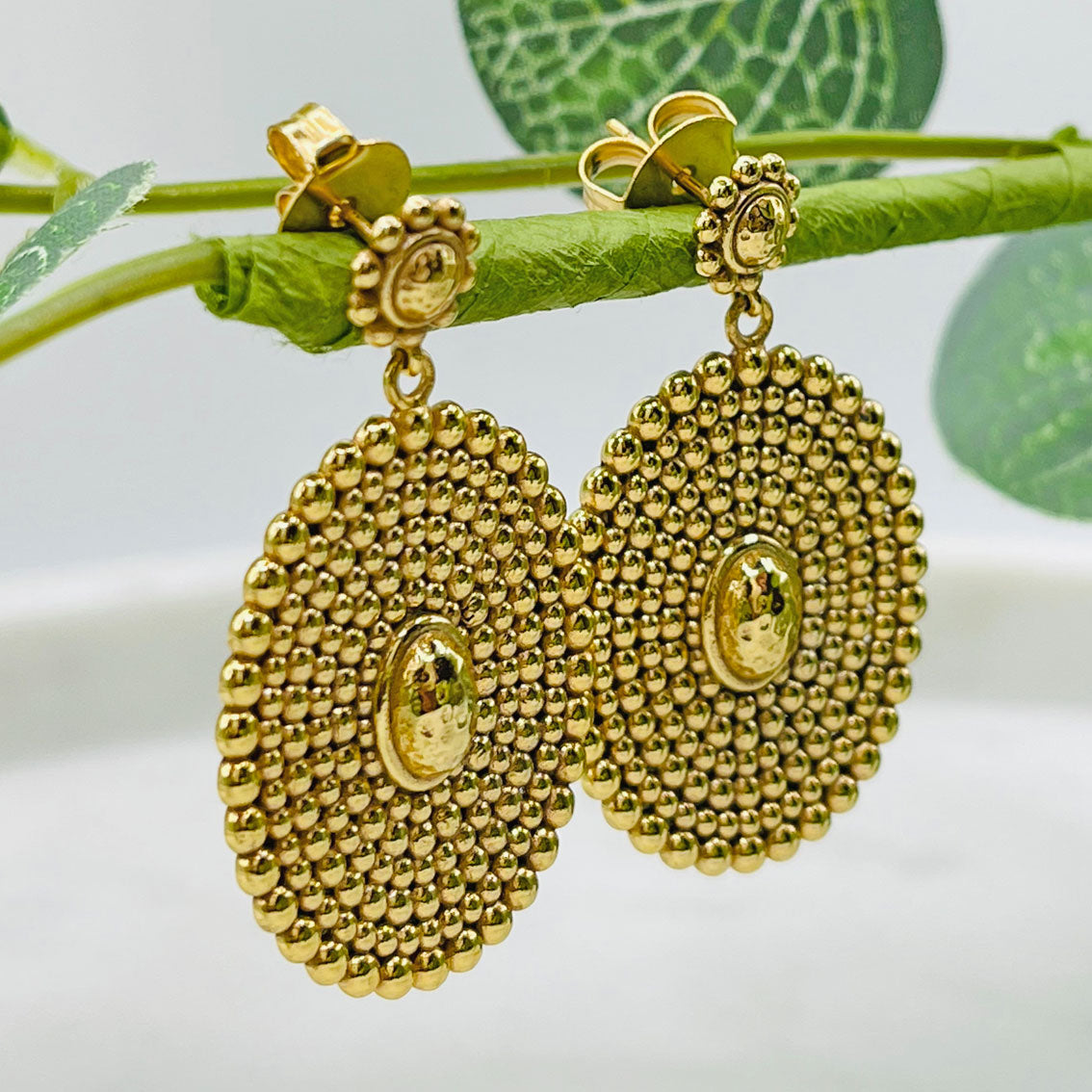 Boho Goldohrstecker mit Kugeldekor-Anhänger Pink Sand Raniah