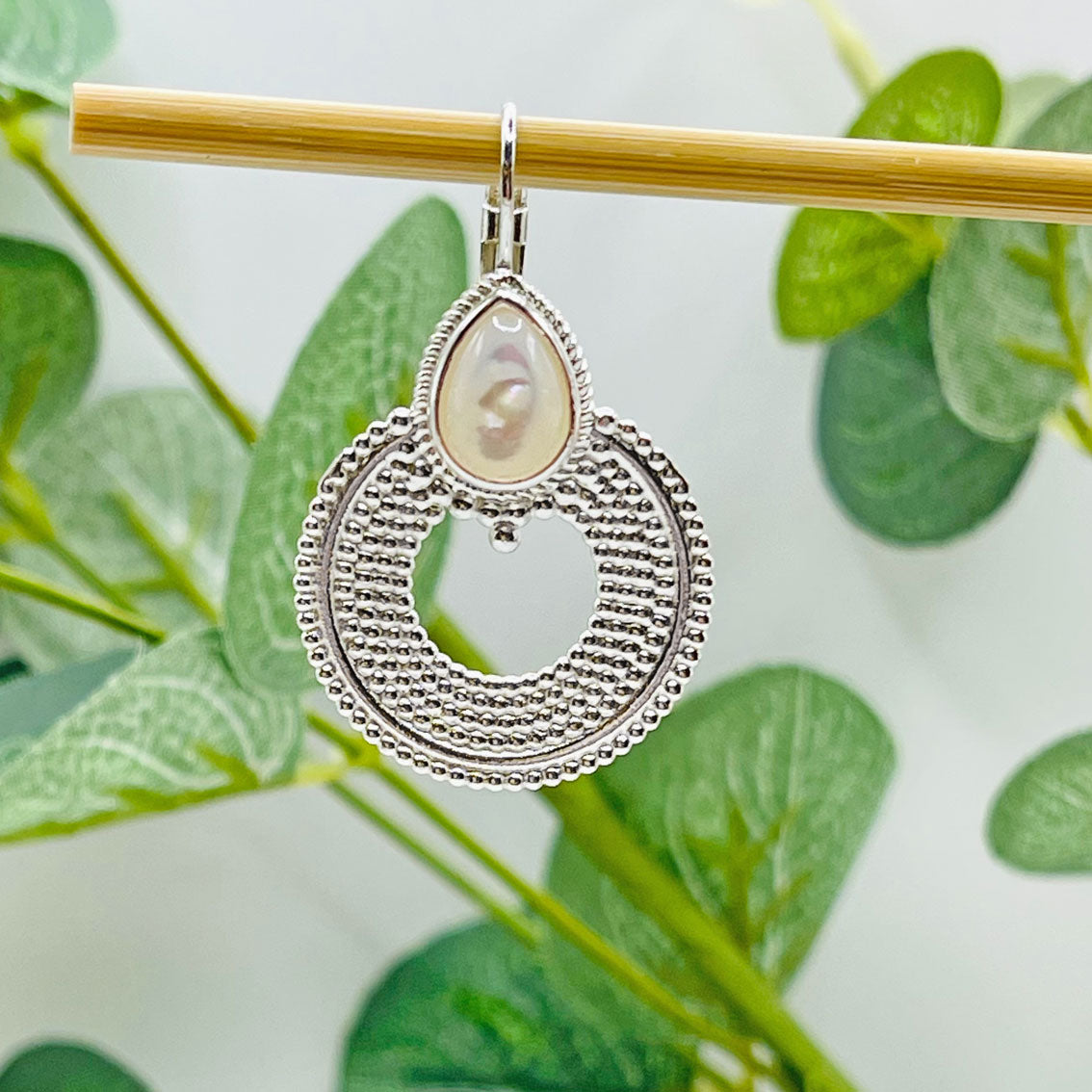 Boho Silberohrringe mit Reifenanhänger und Perlmutt Pink Sand Serafine