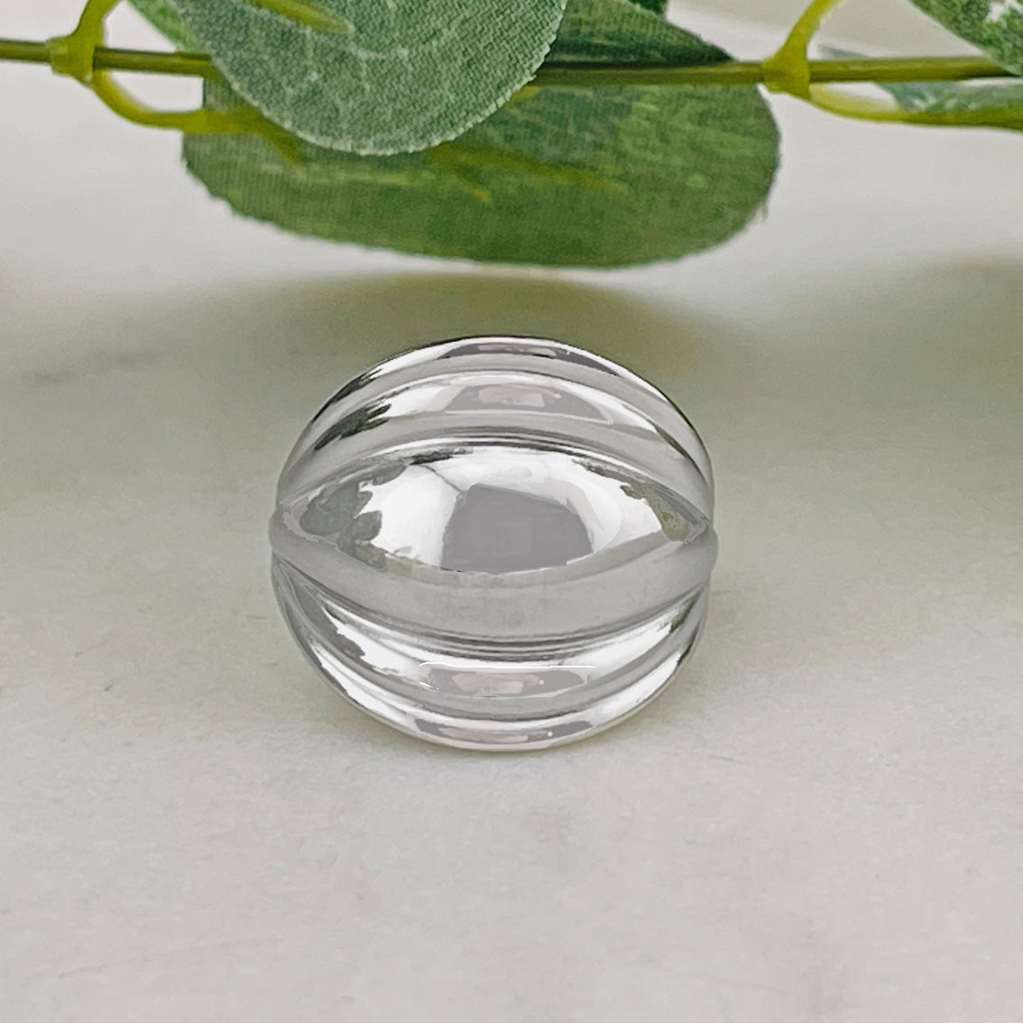 Breiter Silberring mit gewölbter Textur Oaky