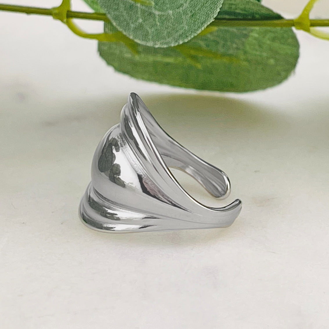 Breiter Silberring mit gewölbter Textur Oaky