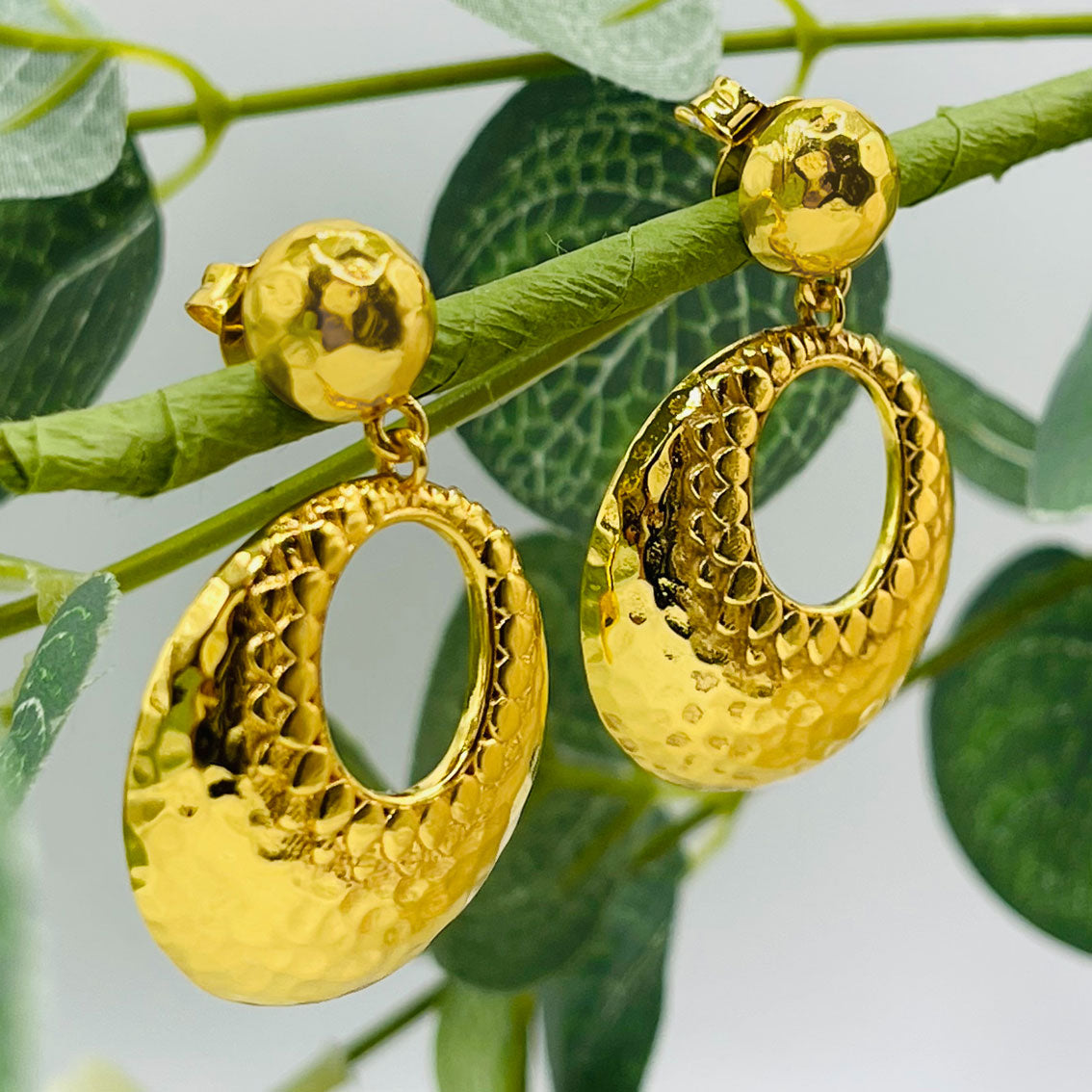 Designstarke Goldohrringe mit kreativer Textur Pink Sand Lacul