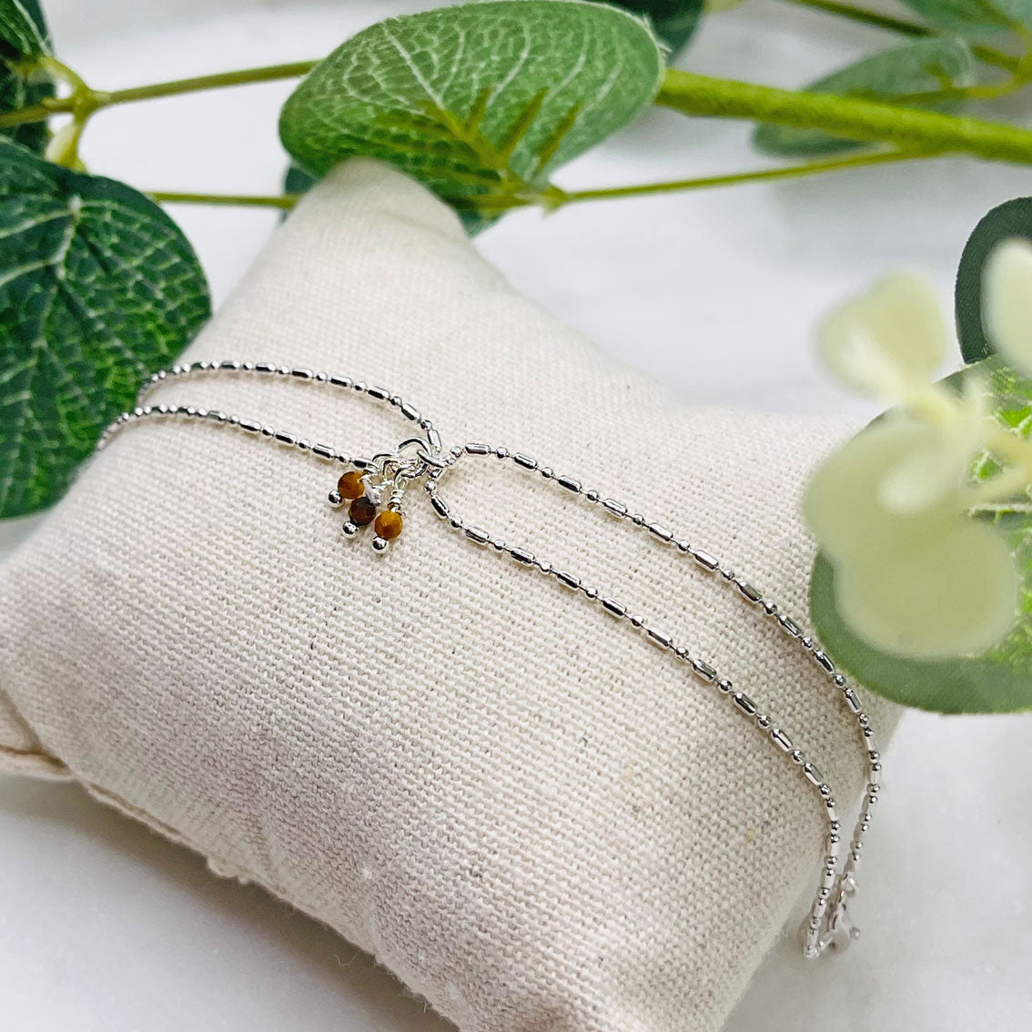 Doppel-Armkettchen Silber mit drei Tigerauge-Anhänger-Perlen