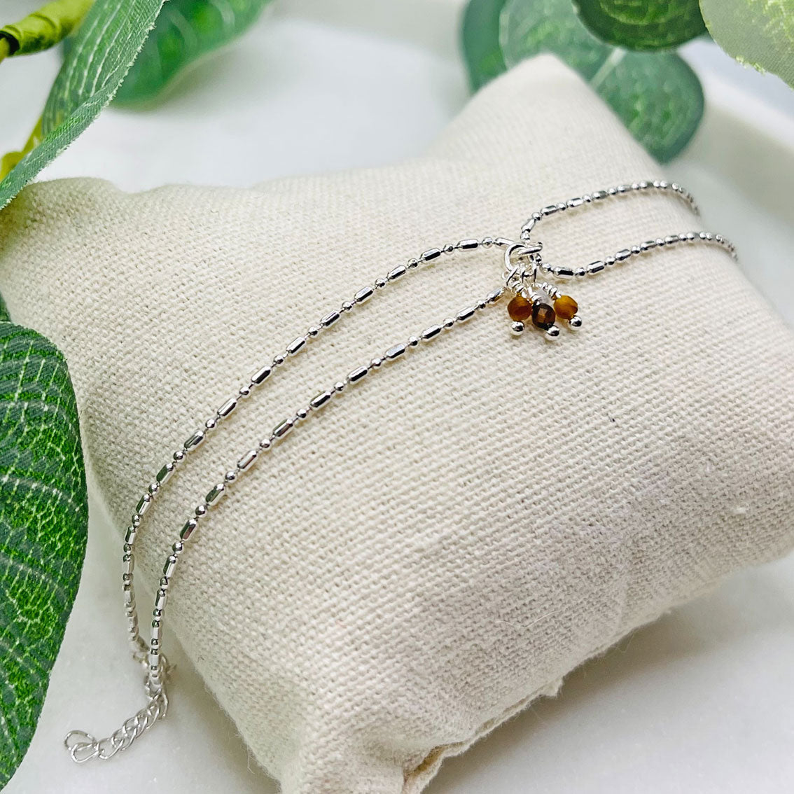 Doppel-Armkettchen Silber mit drei Tigerauge-Anhänger-Perlen