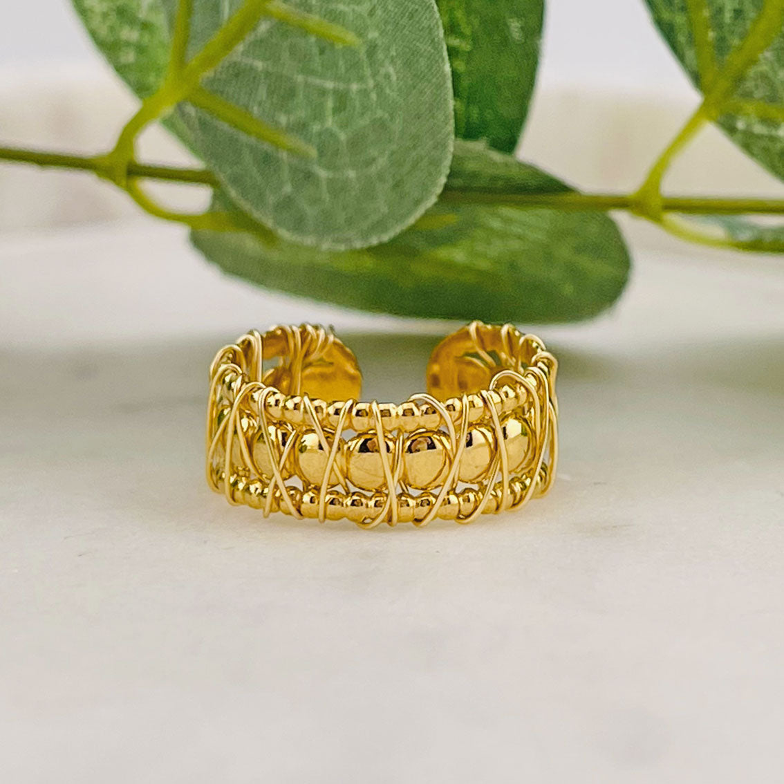 Stylischer goldener Boho-Ring mit Wickeldraht Fides