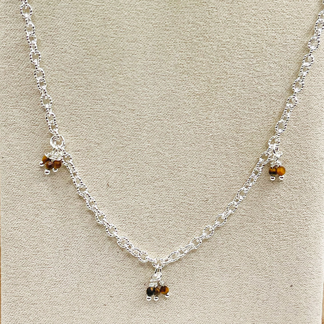 Feine Halskette in Silber mit Tigerauge-Anhängern Bairo Quilly